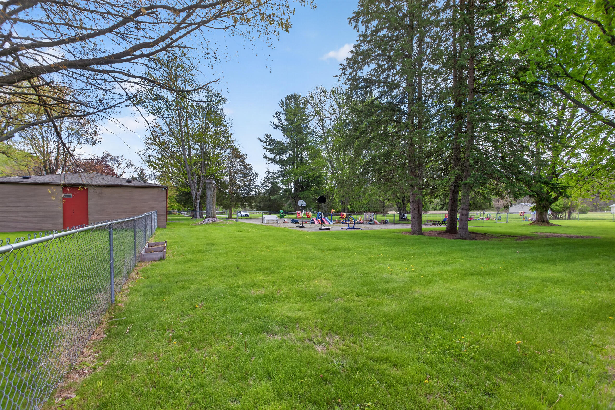 227 E State Street Property Photo 8