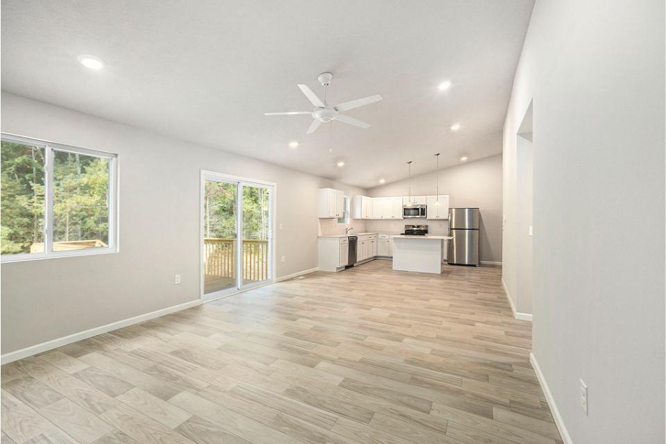 18342 Loganwood Trail Property Photo 3