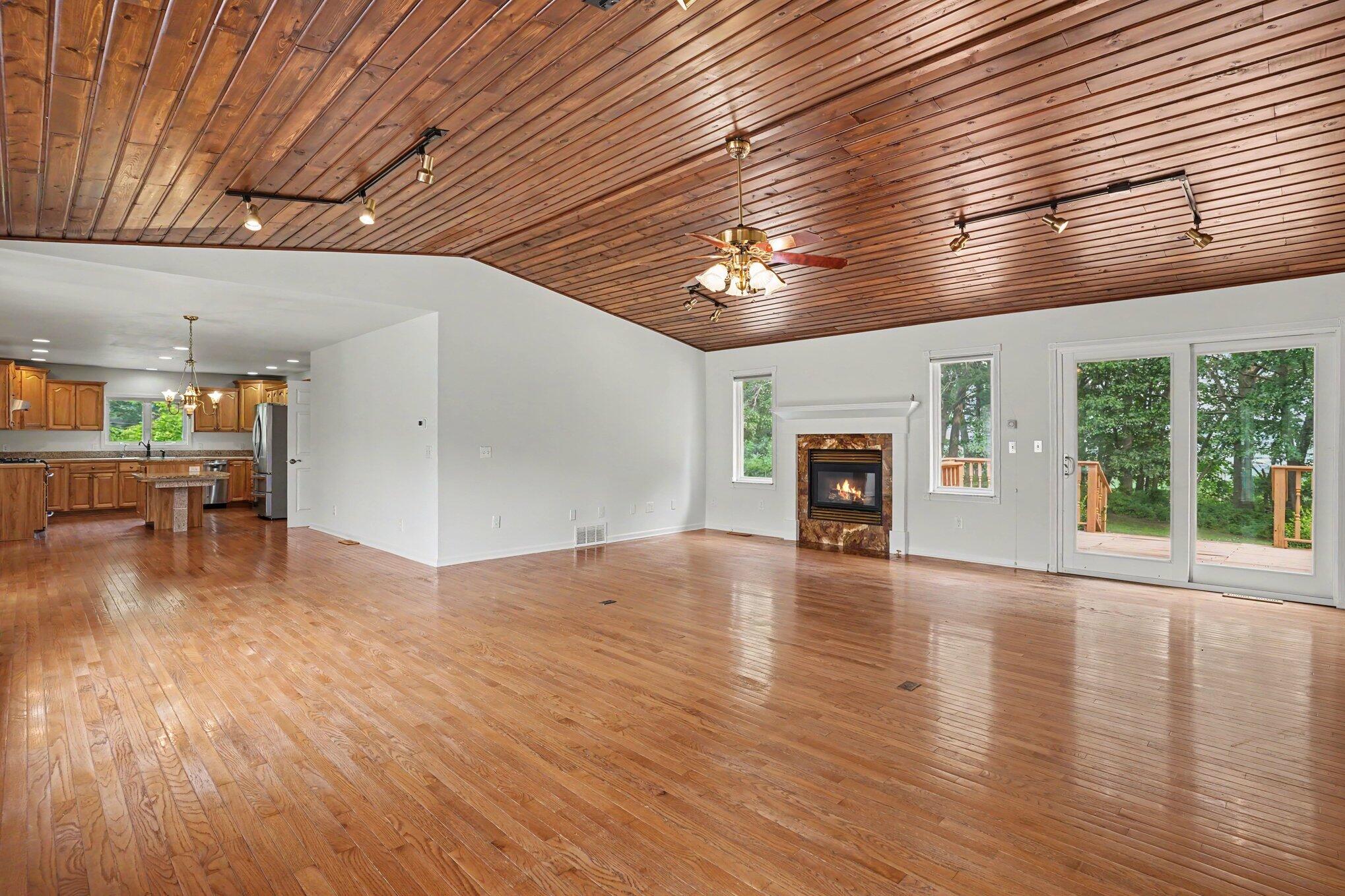 15378 Mclean Avenue Property Photo 12