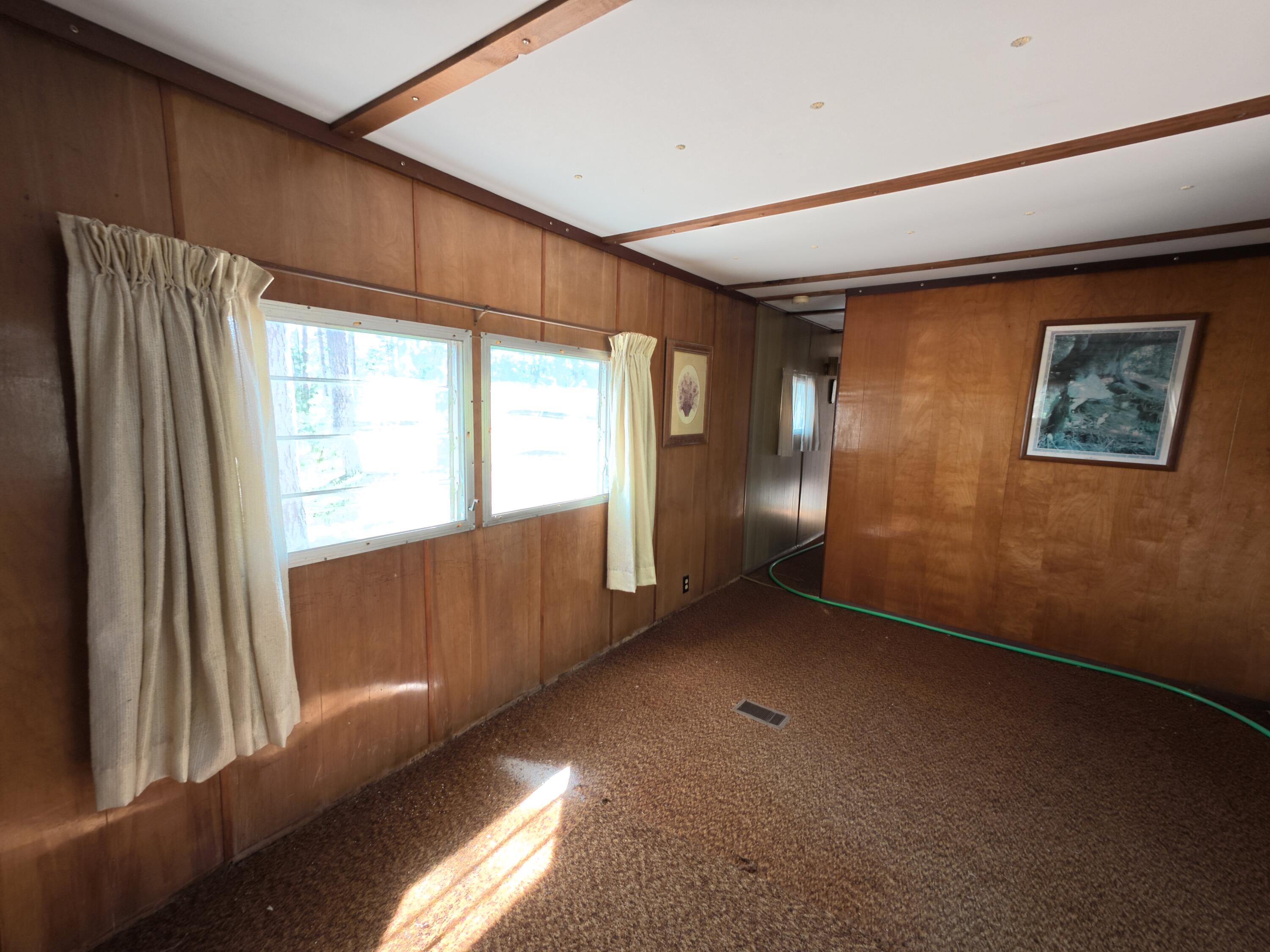 16880 Vondra Road Property Photo 9