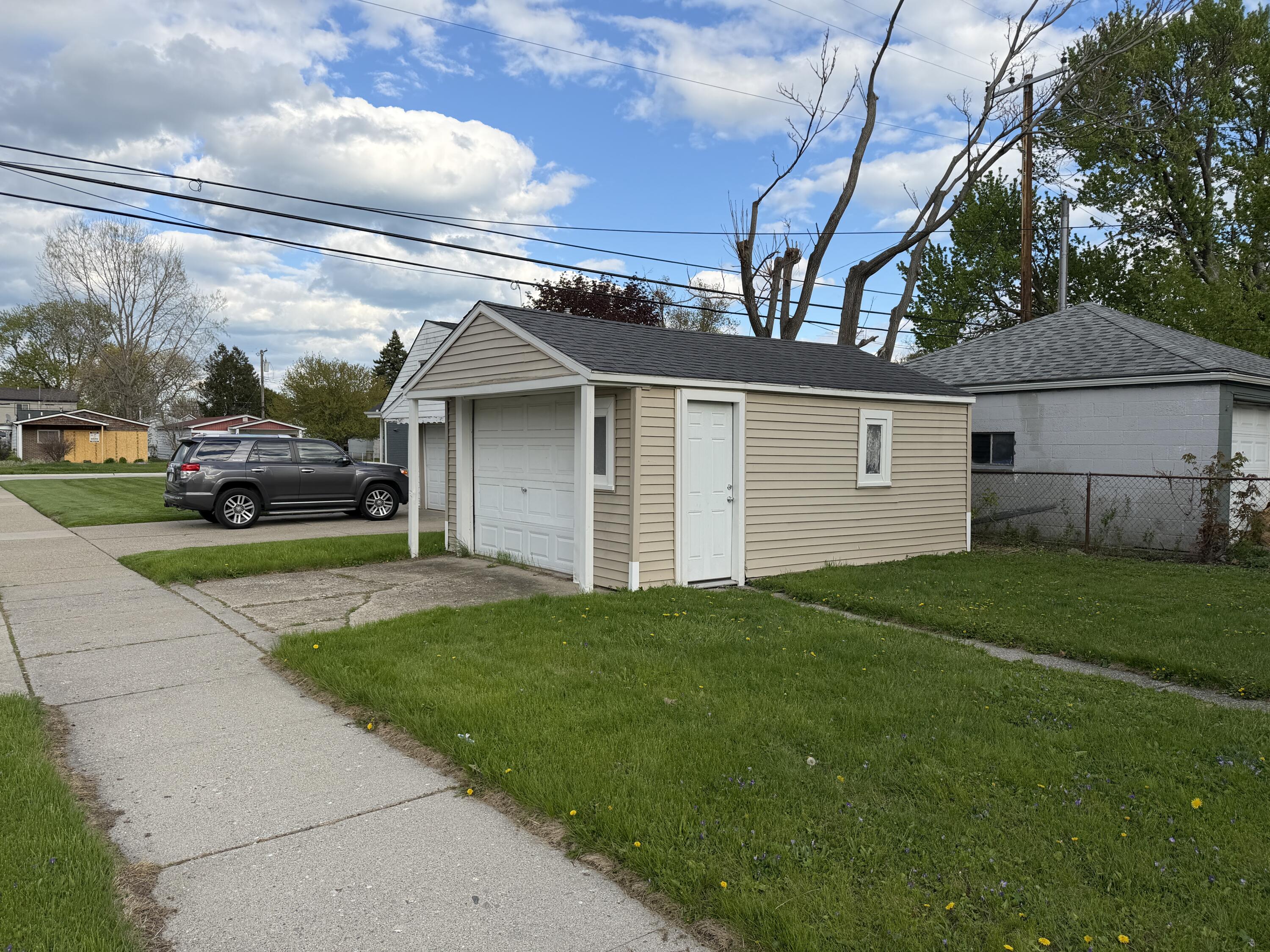 22864 Piper Avenue Property Photo 3