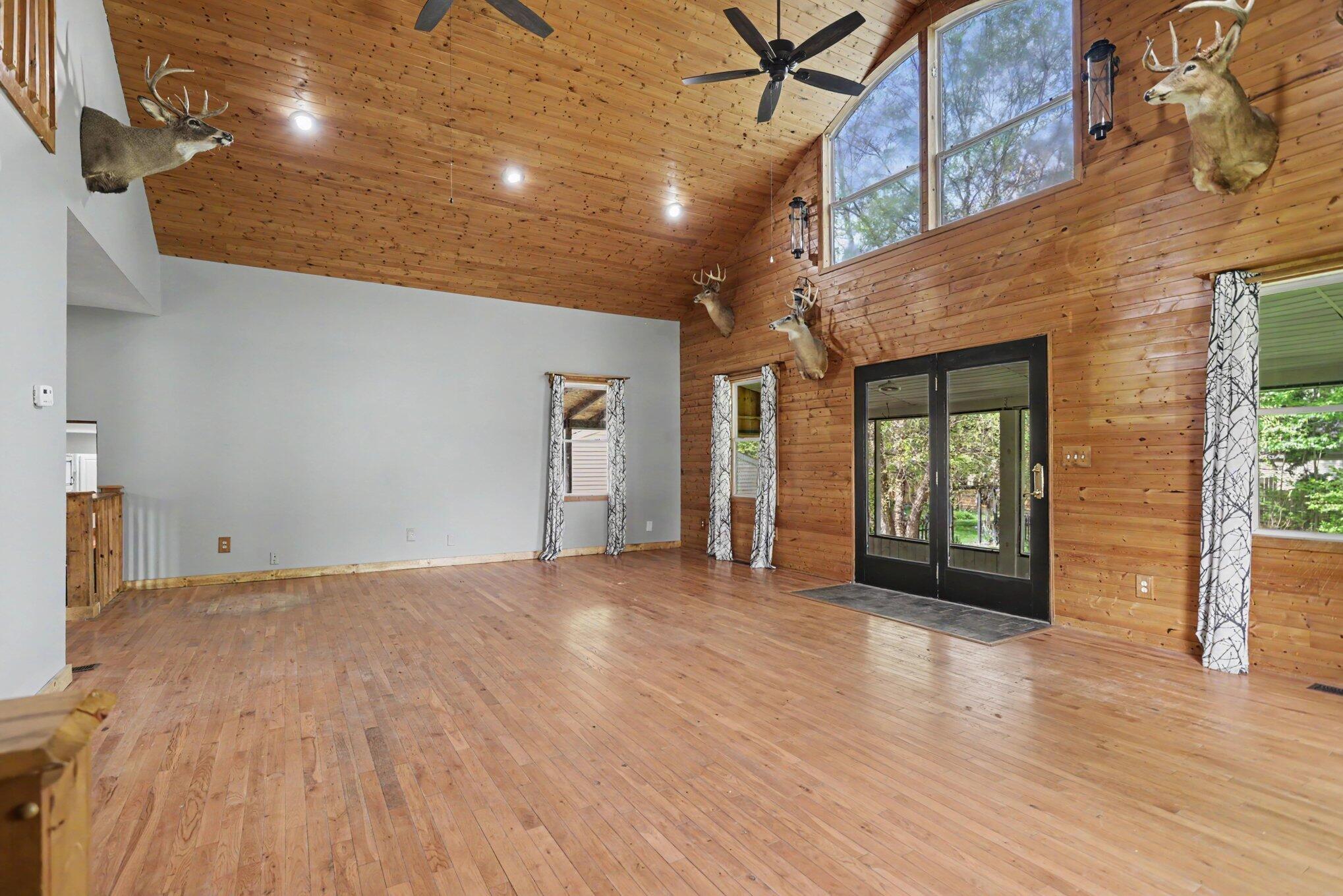 243 E Catherine Street Property Photo 6