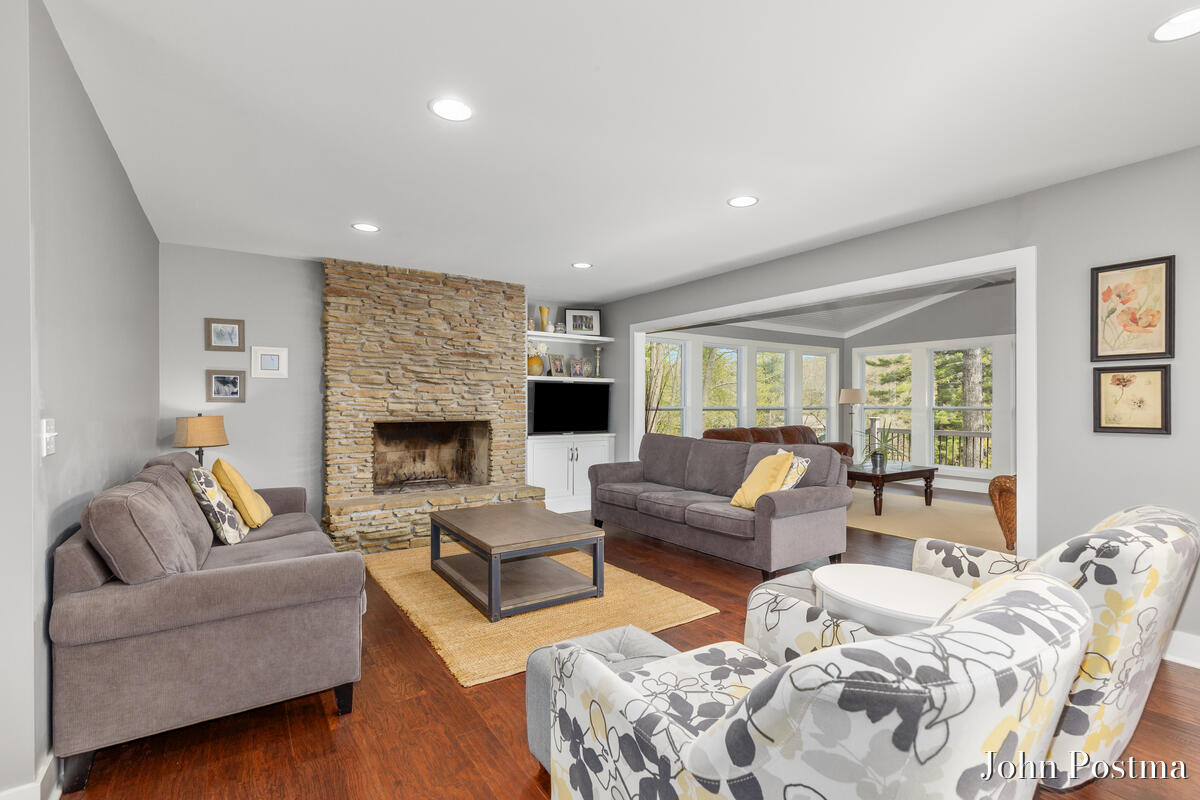 7314 Thornapple Park Drive Se Property Photo 3
