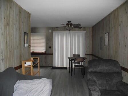 6105 6095 N Grace Avenue Property Photo 4