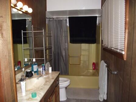6105 6095 N Grace Avenue Property Photo 9