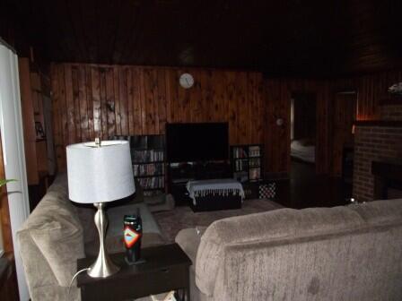 6105 6095 N Grace Avenue Property Photo 15