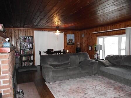 6105 6095 N Grace Avenue Property Photo 16