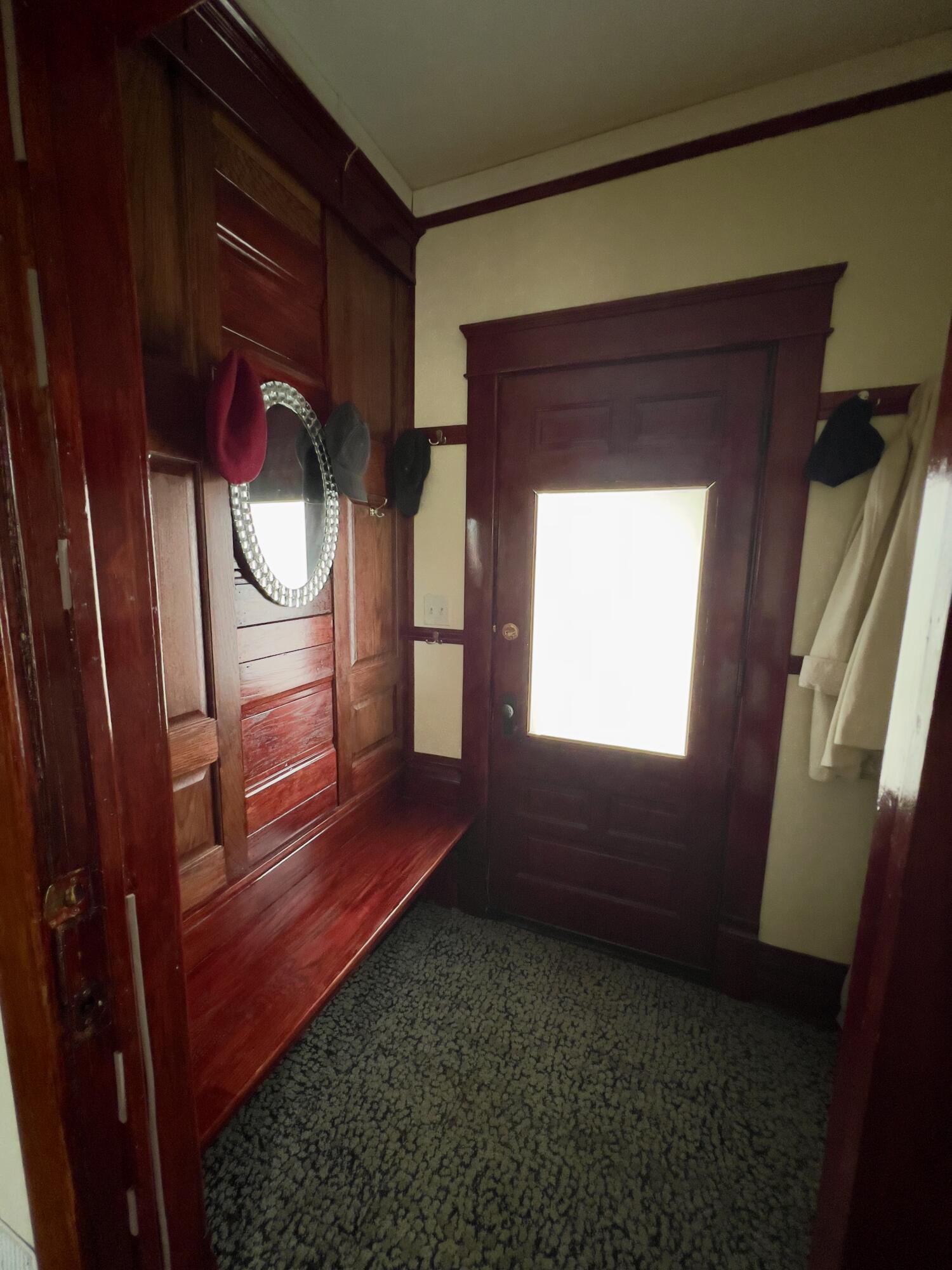 1033 Washington Boulevard Property Photo 8