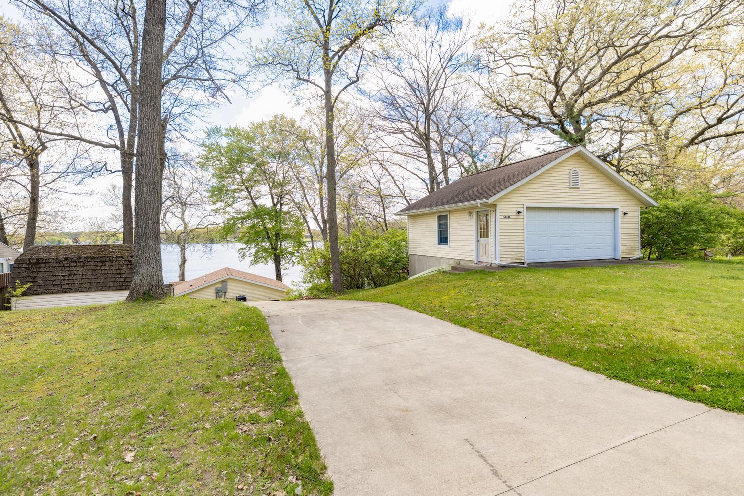 58484 E Clear Lake Road Property Photo 4