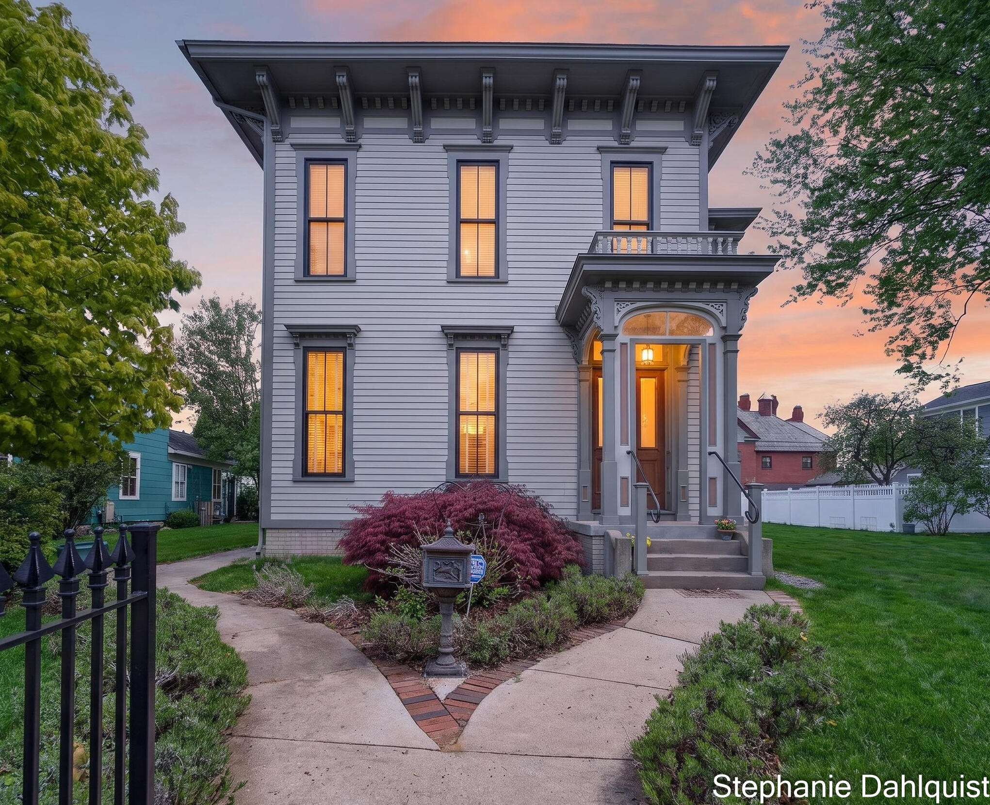 511 W Clay Avenue Property Photo 2