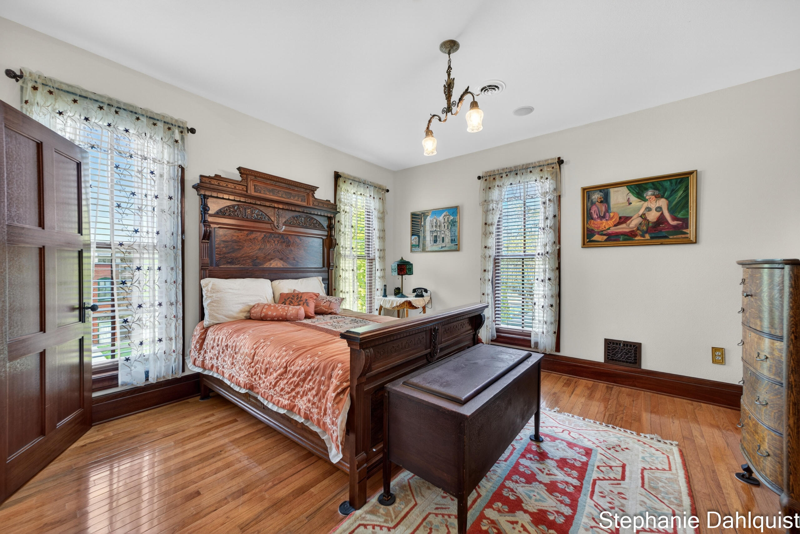 511 W Clay Avenue Property Photo 6