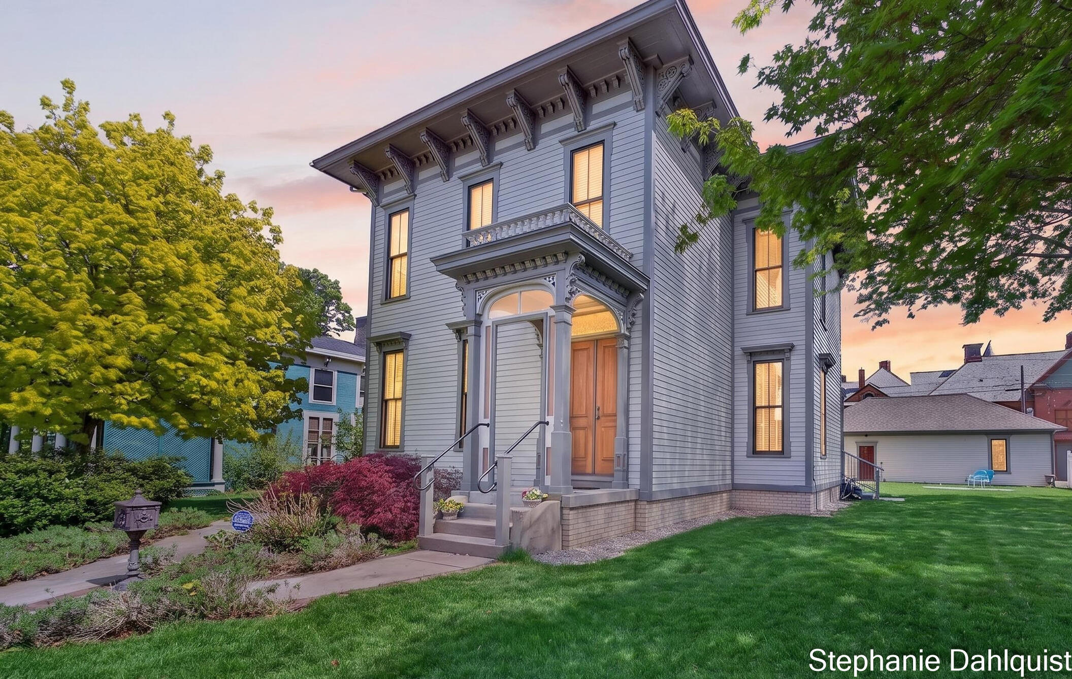 511 W Clay Avenue Property Photo 8