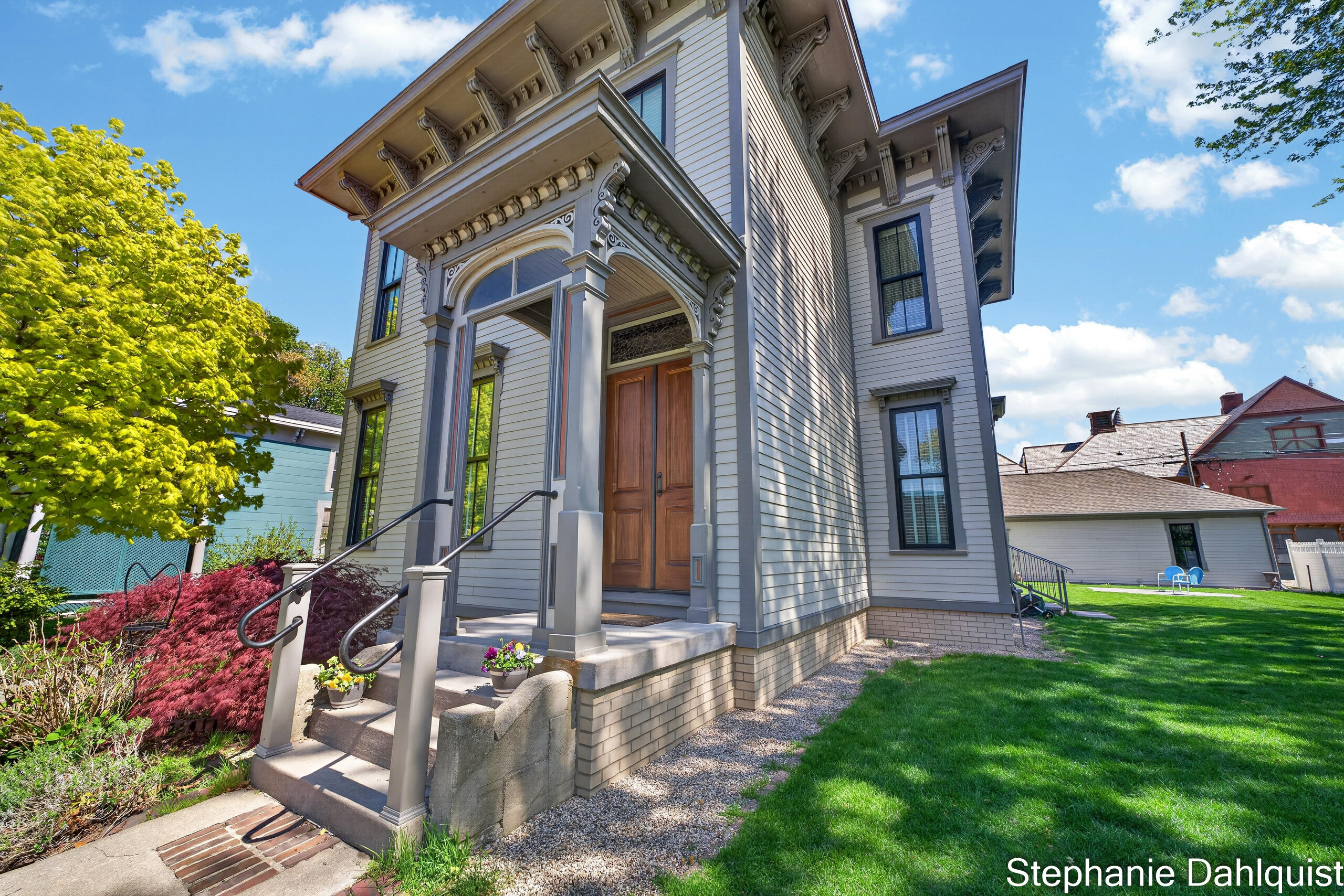 511 W Clay Avenue Property Photo 10