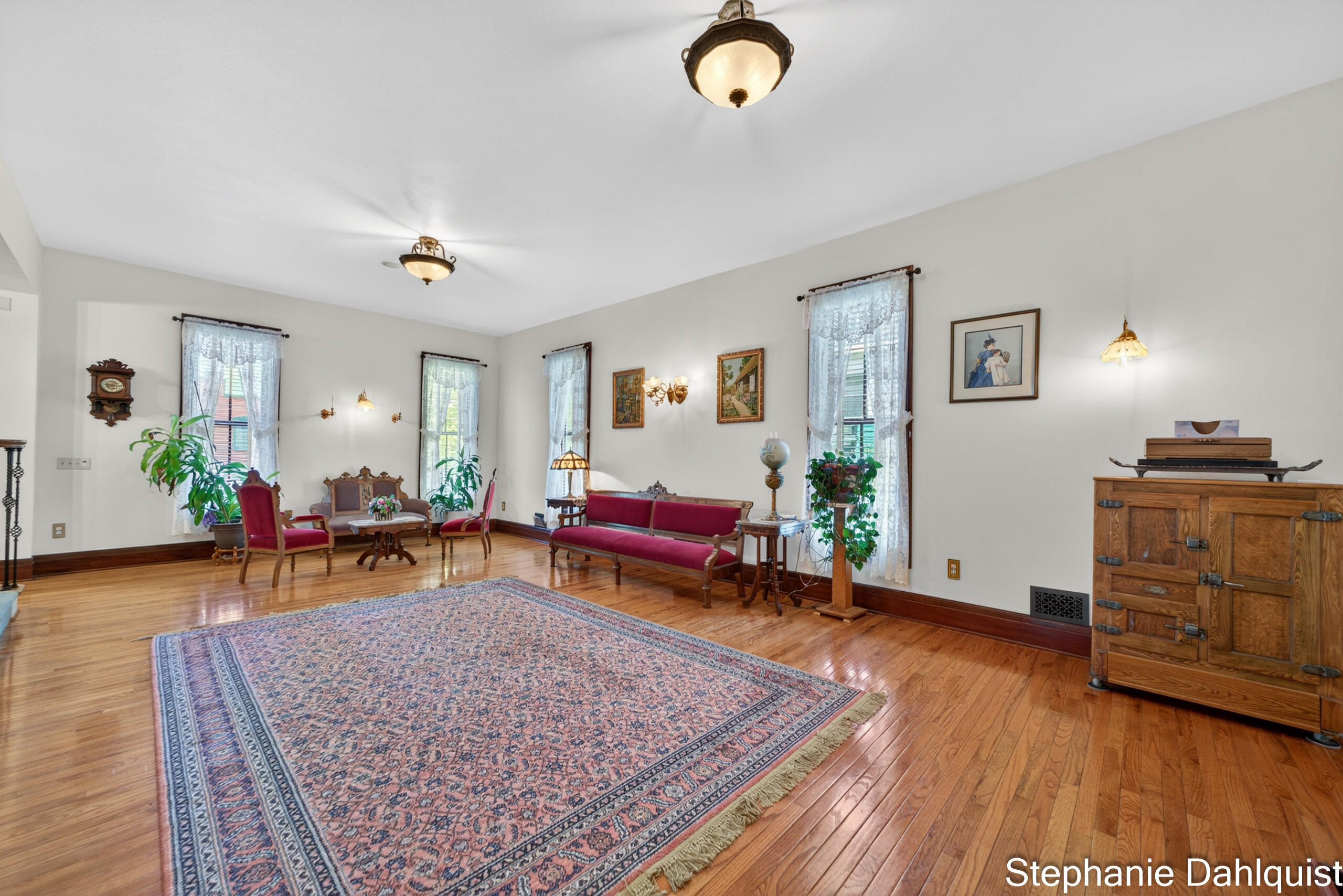 511 W Clay Avenue Property Photo 15
