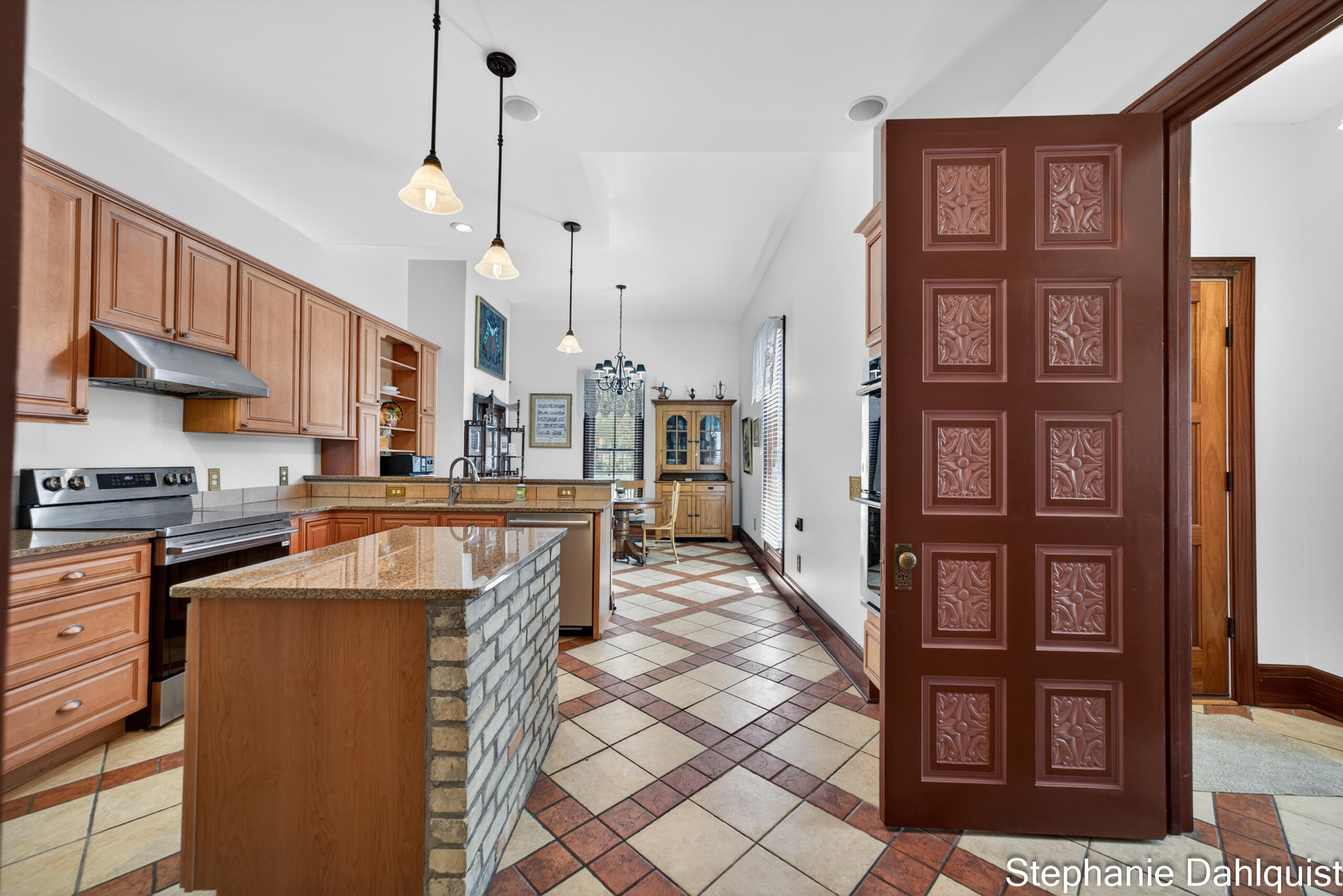 511 W Clay Avenue Property Photo 23