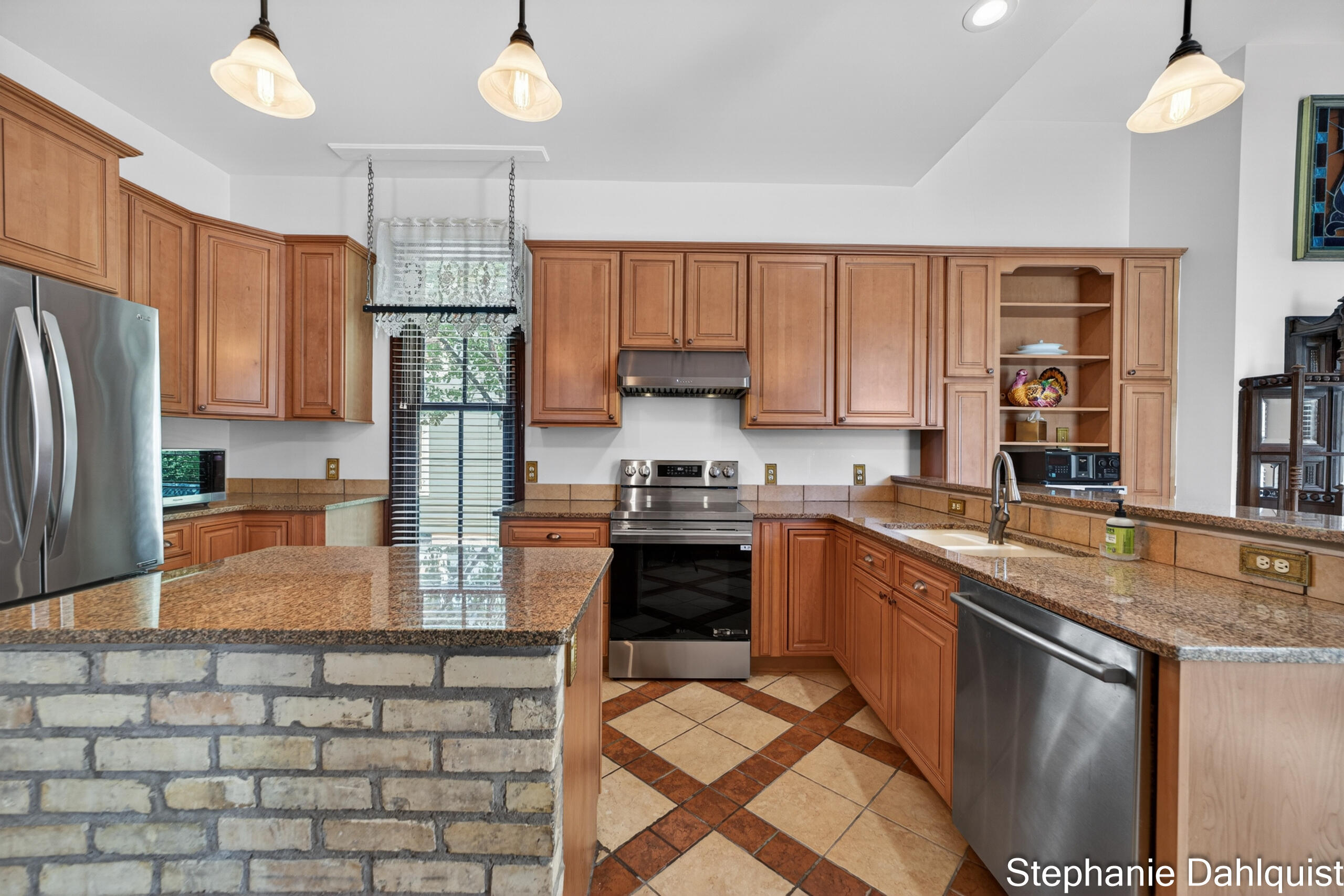 511 W Clay Avenue Property Photo 24