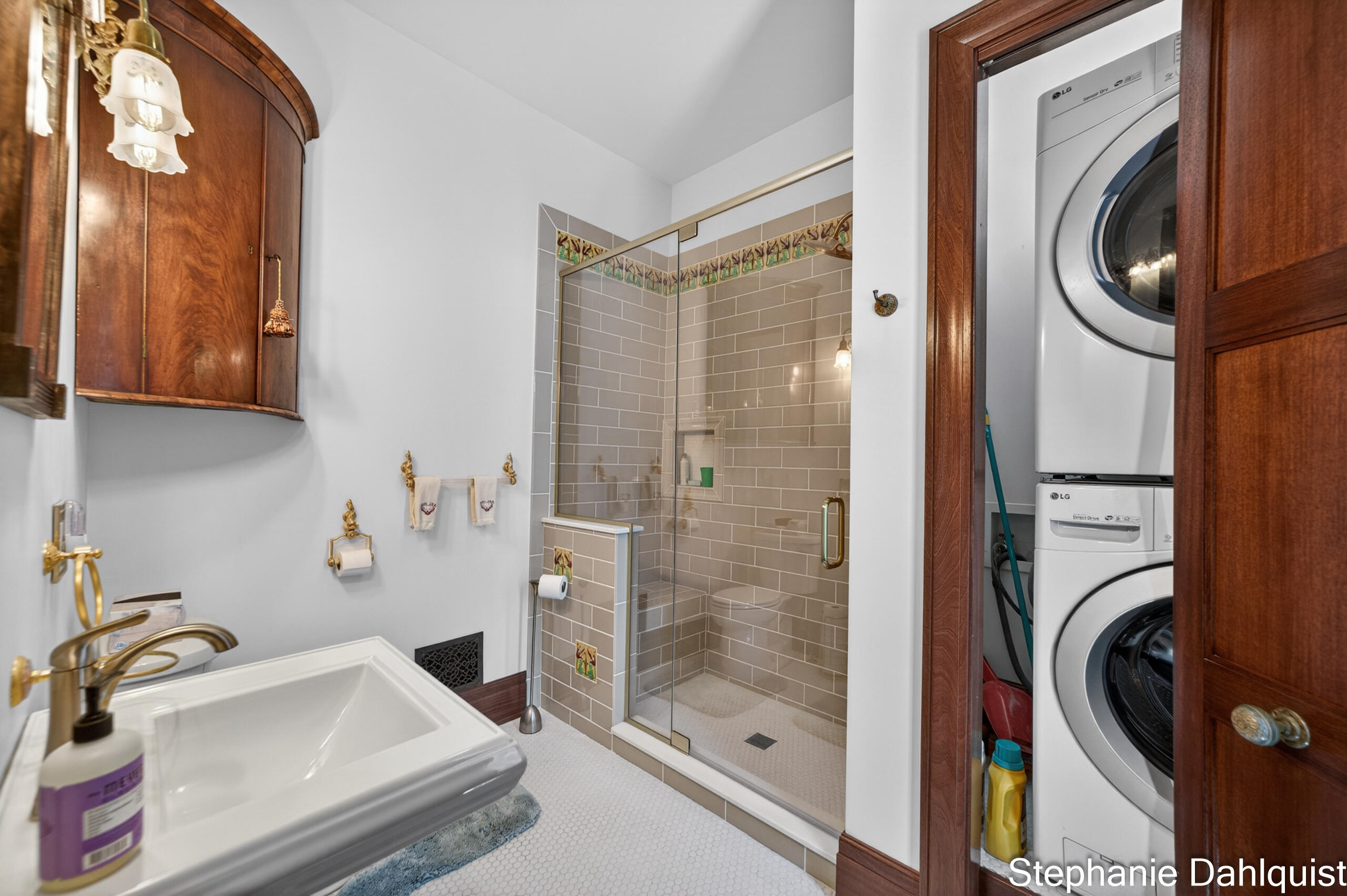 511 W Clay Avenue Property Photo 29