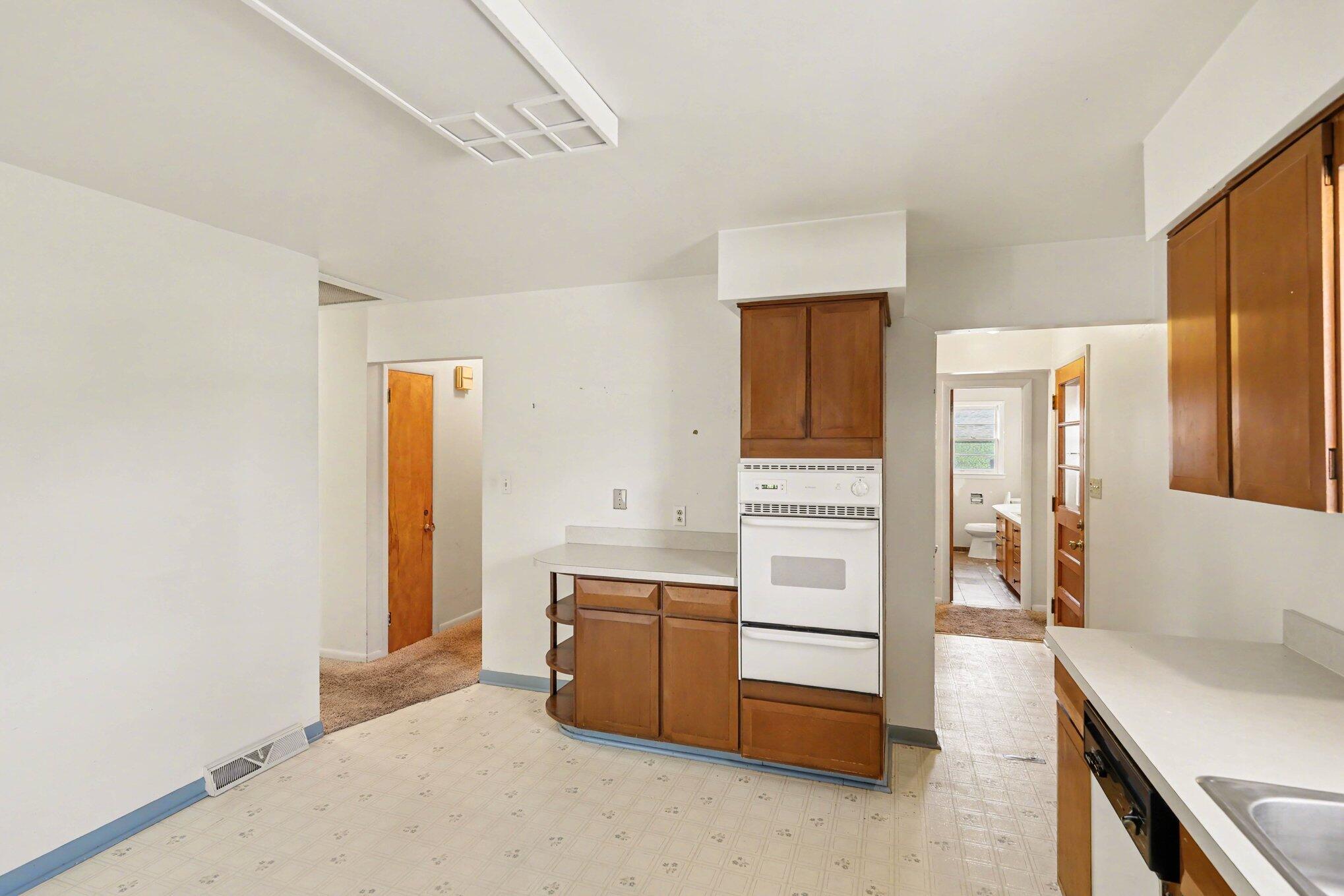 311 Dutton Street Property Photo 5