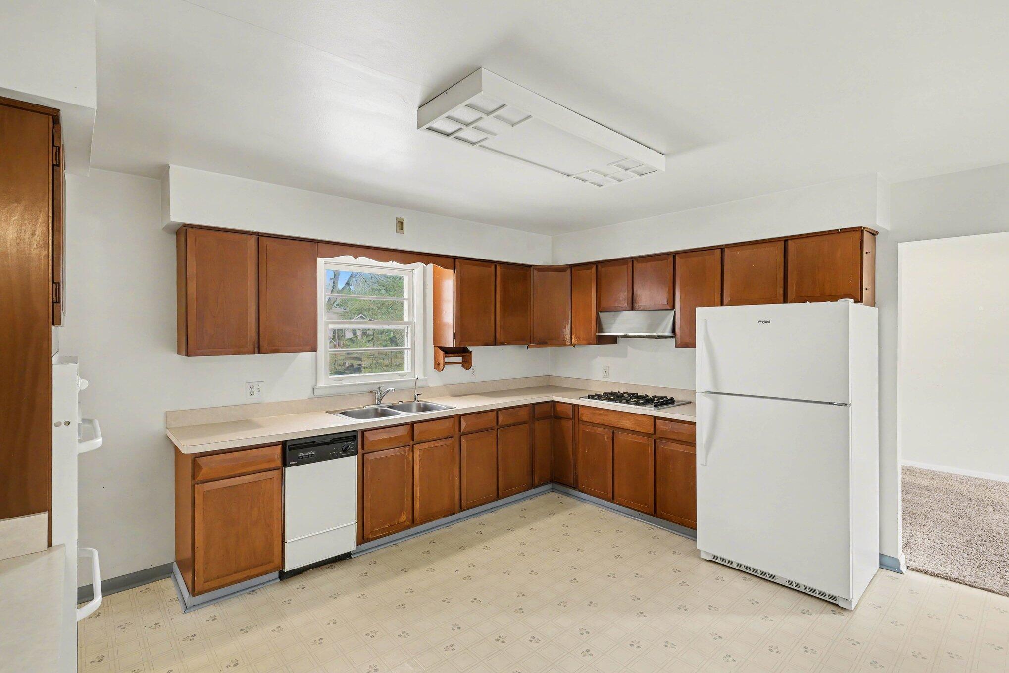 311 Dutton Street Property Photo 6