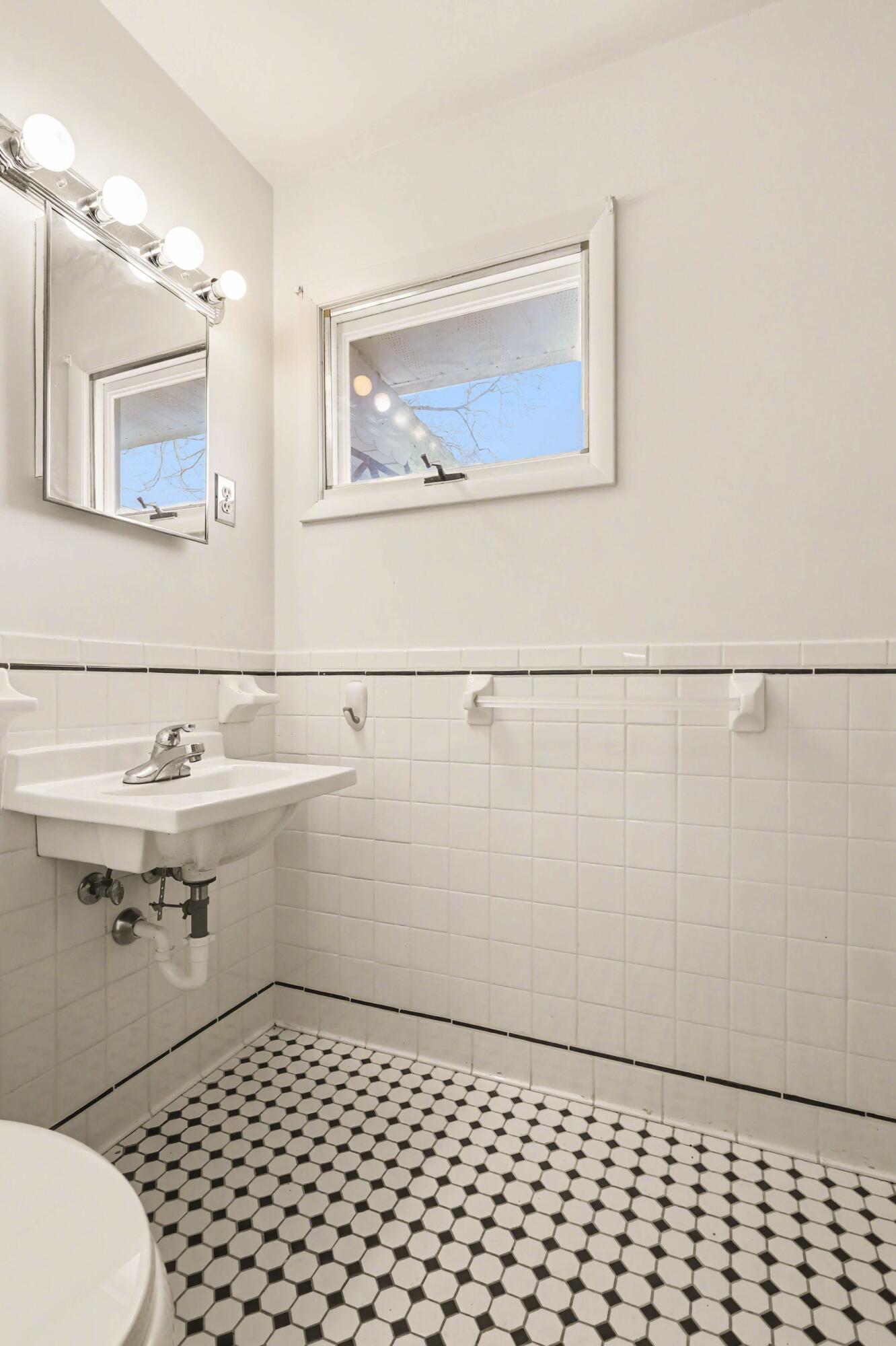 311 Dutton Street Property Photo 7