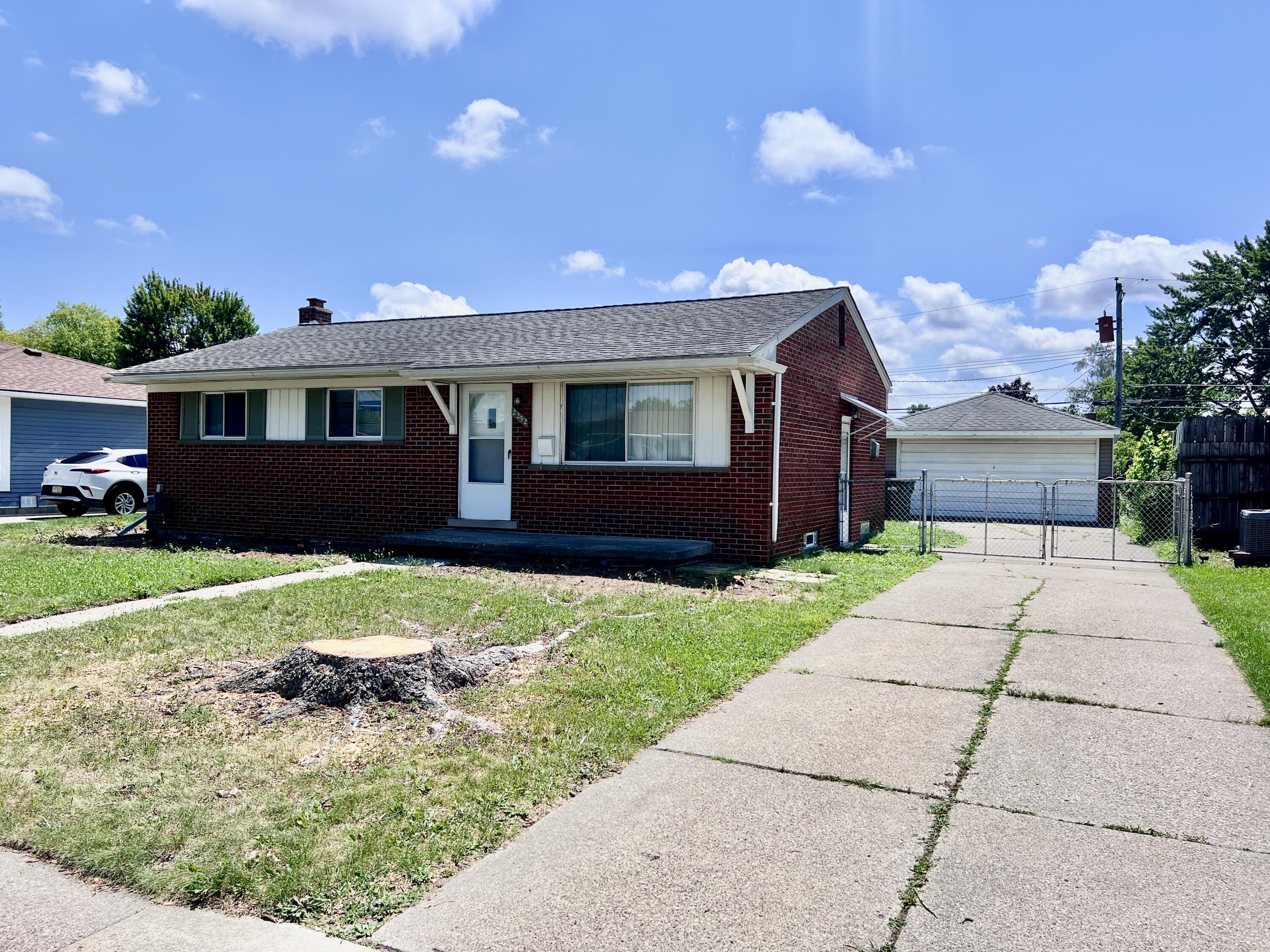 2252 Winston Drive Property Photo 2