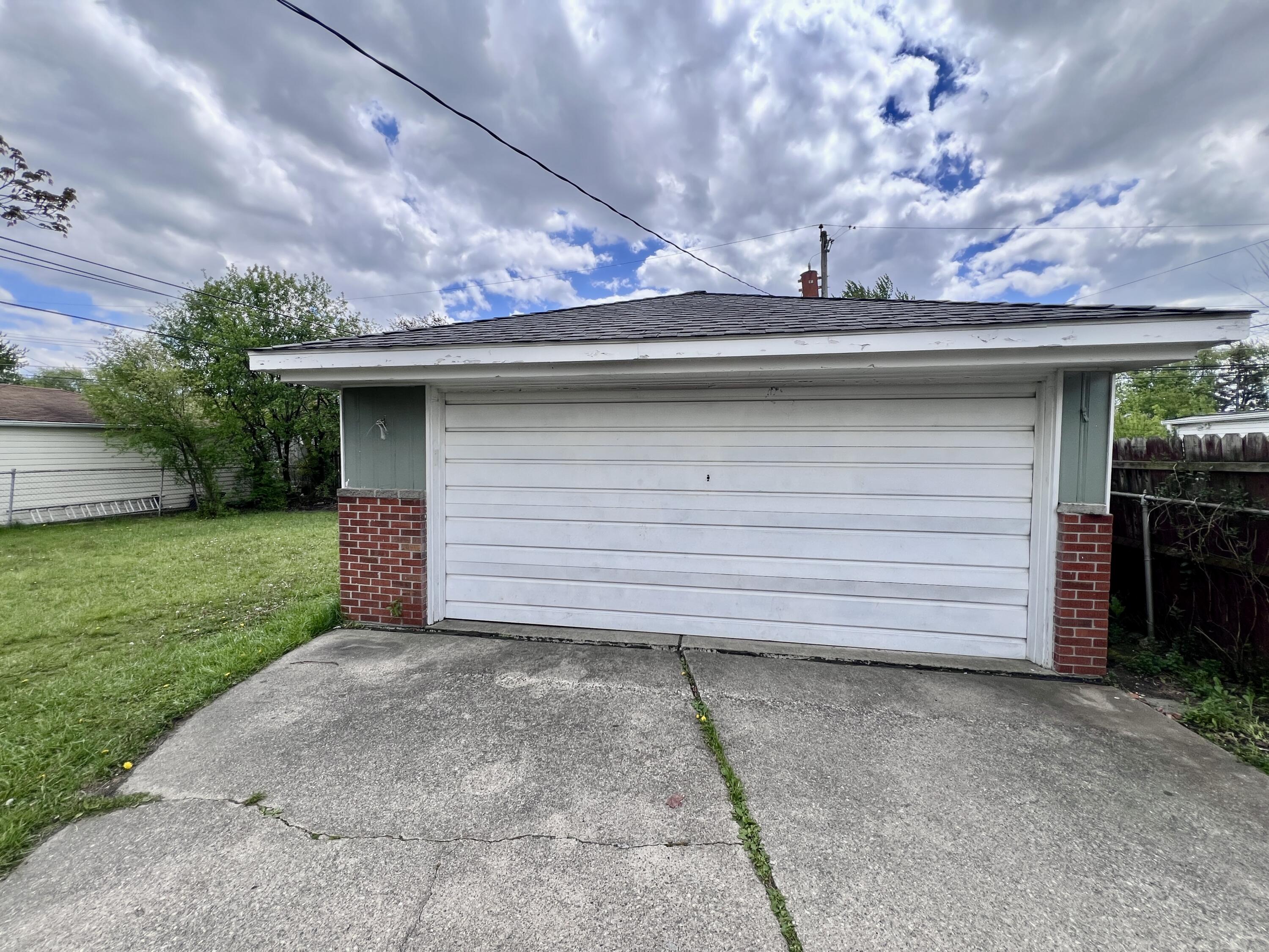 2252 Winston Drive Property Photo 4