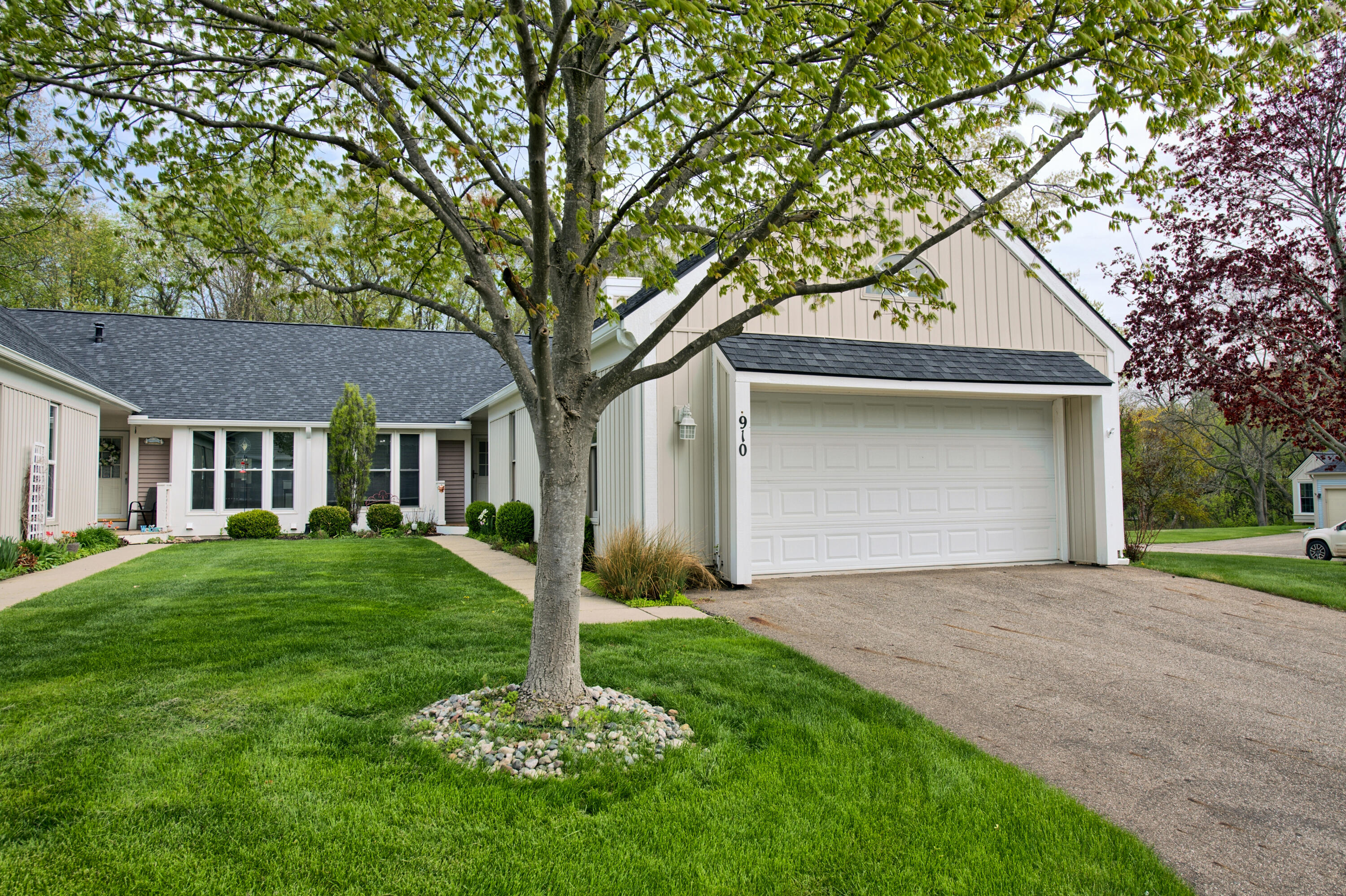 910 Cherrywood Circle Property Photo 1