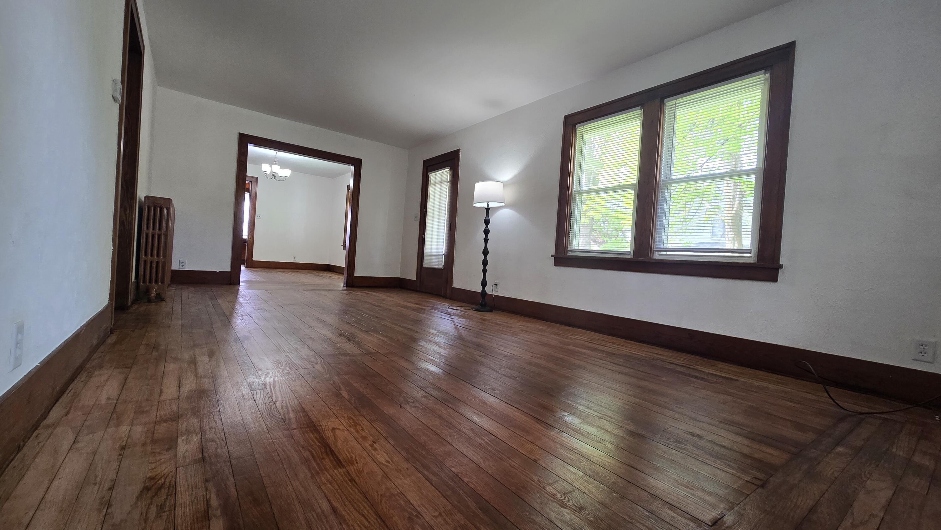 215 E Jane Street Property Photo 7