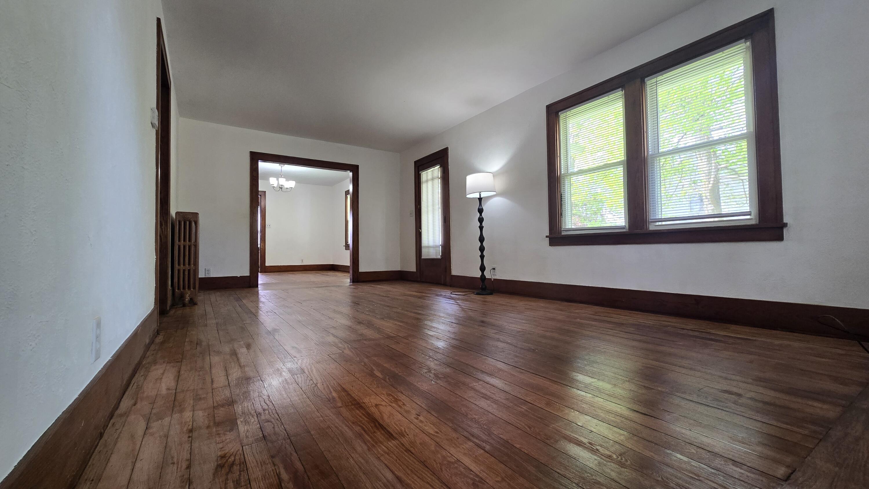 215 E Jane Street Property Photo 8