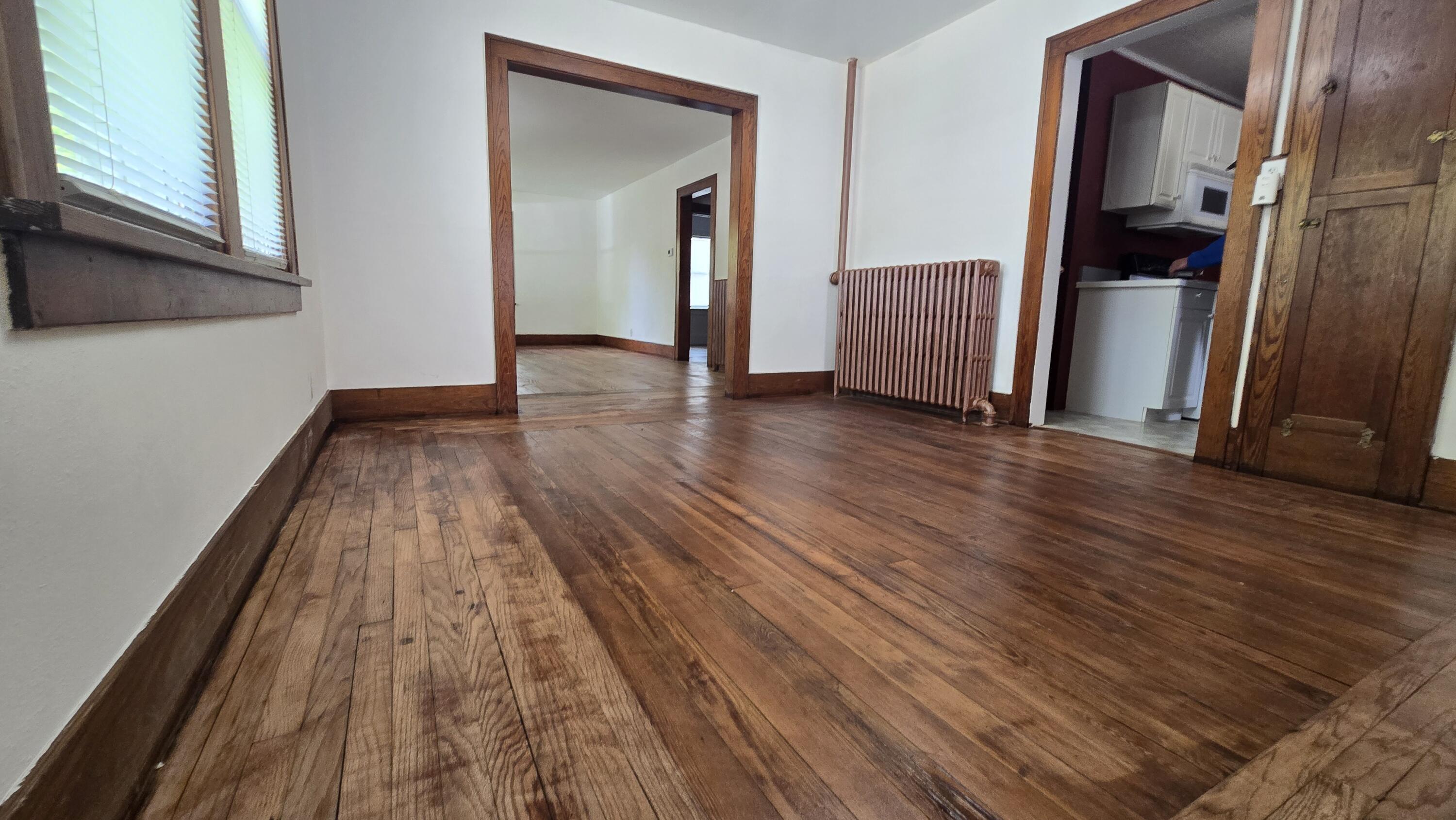 215 E Jane Street Property Photo 9