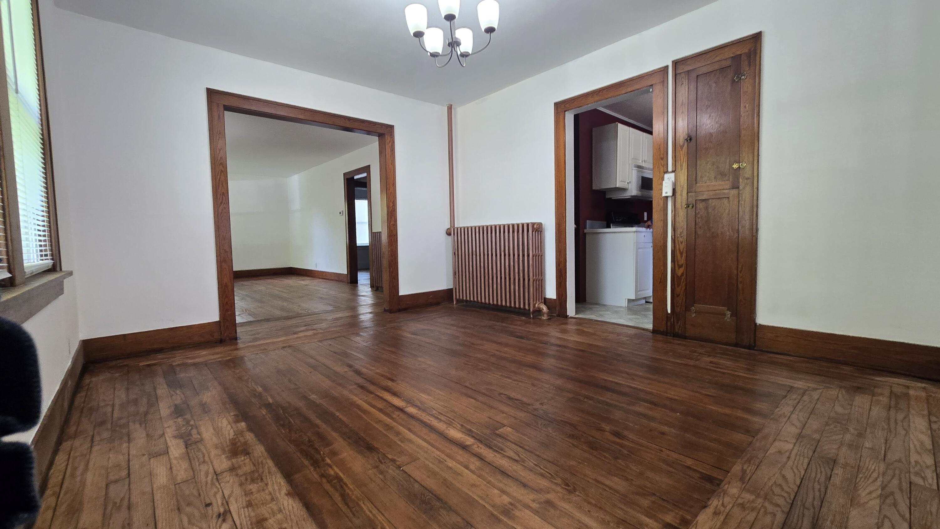 215 E Jane Street Property Photo 10