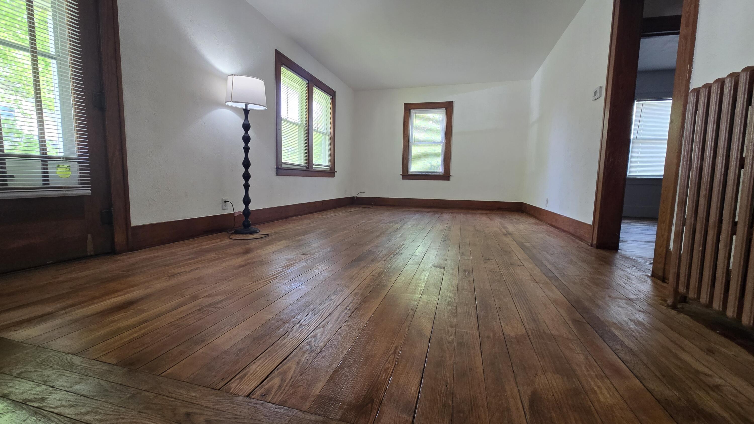 215 E Jane Street Property Photo 11