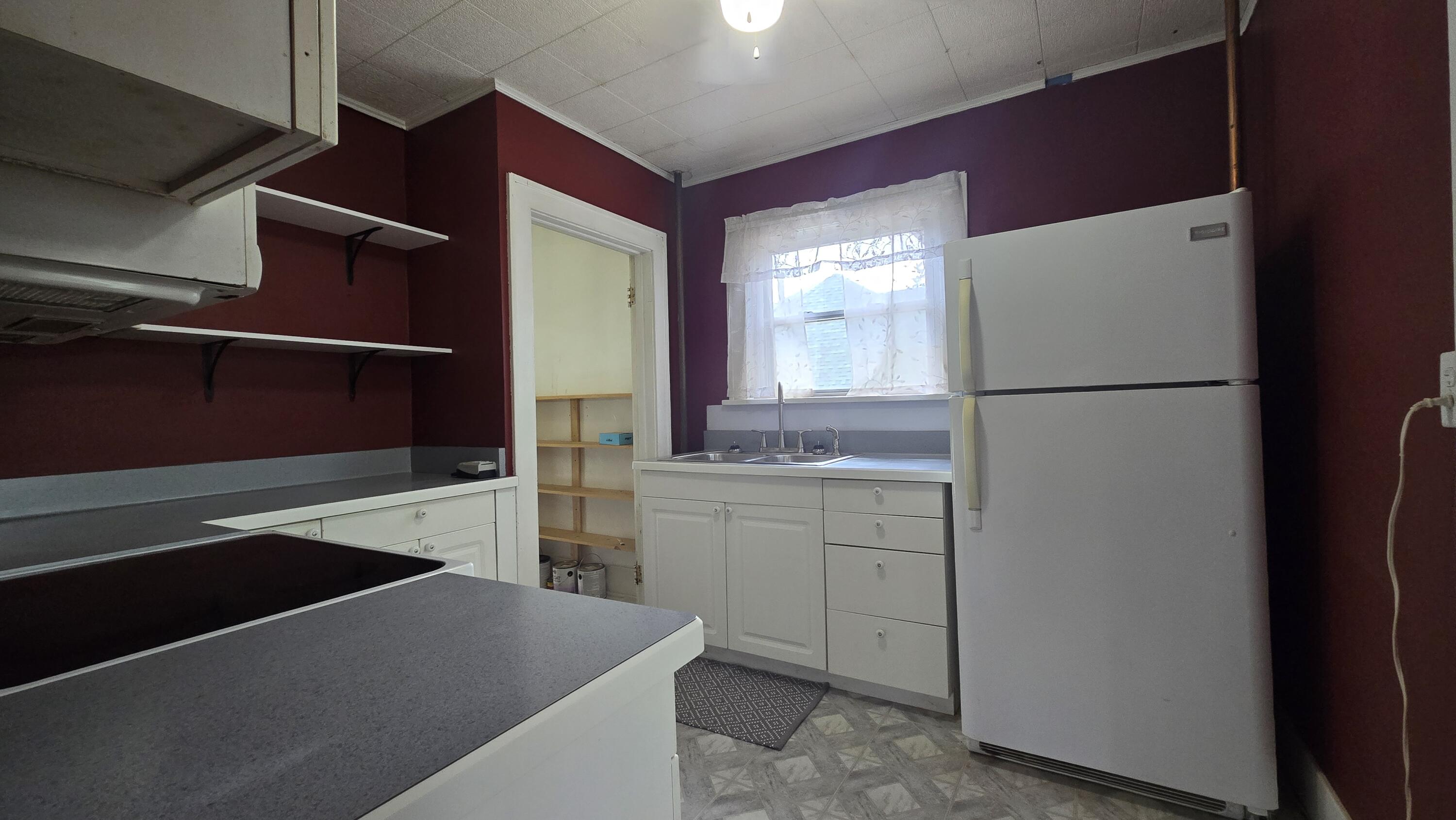 215 E Jane Street Property Photo 13