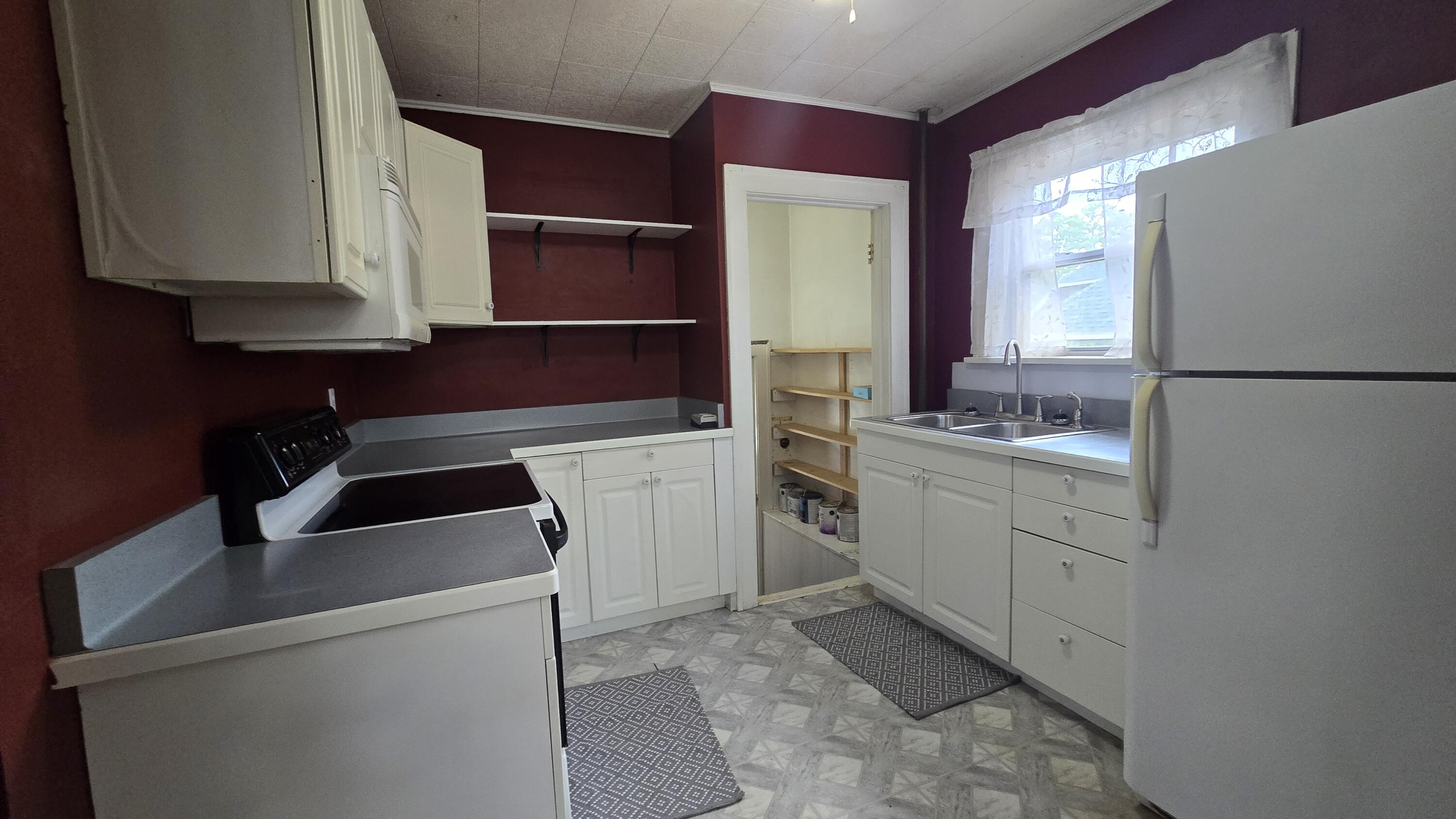 215 E Jane Street Property Photo 14