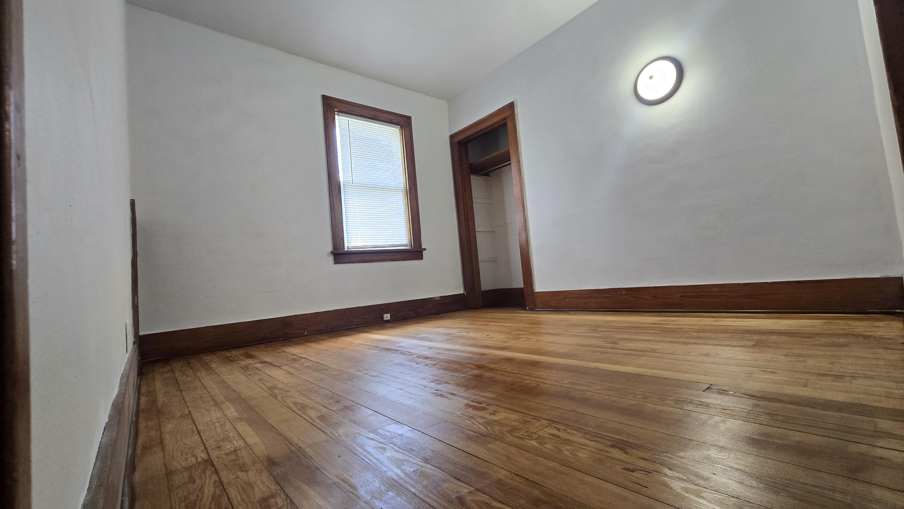 215 E Jane Street Property Photo 18