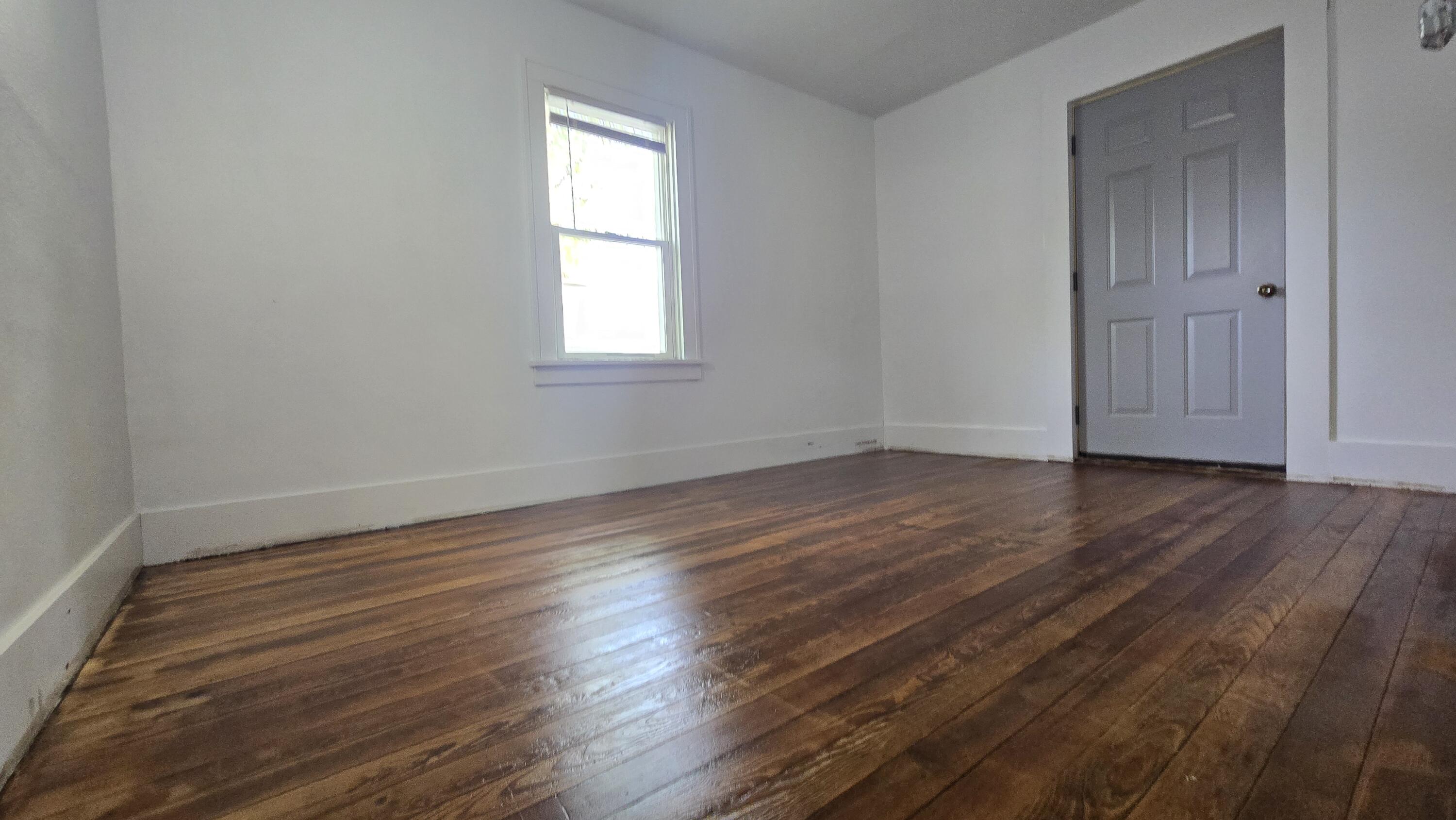 215 E Jane Street Property Photo 19