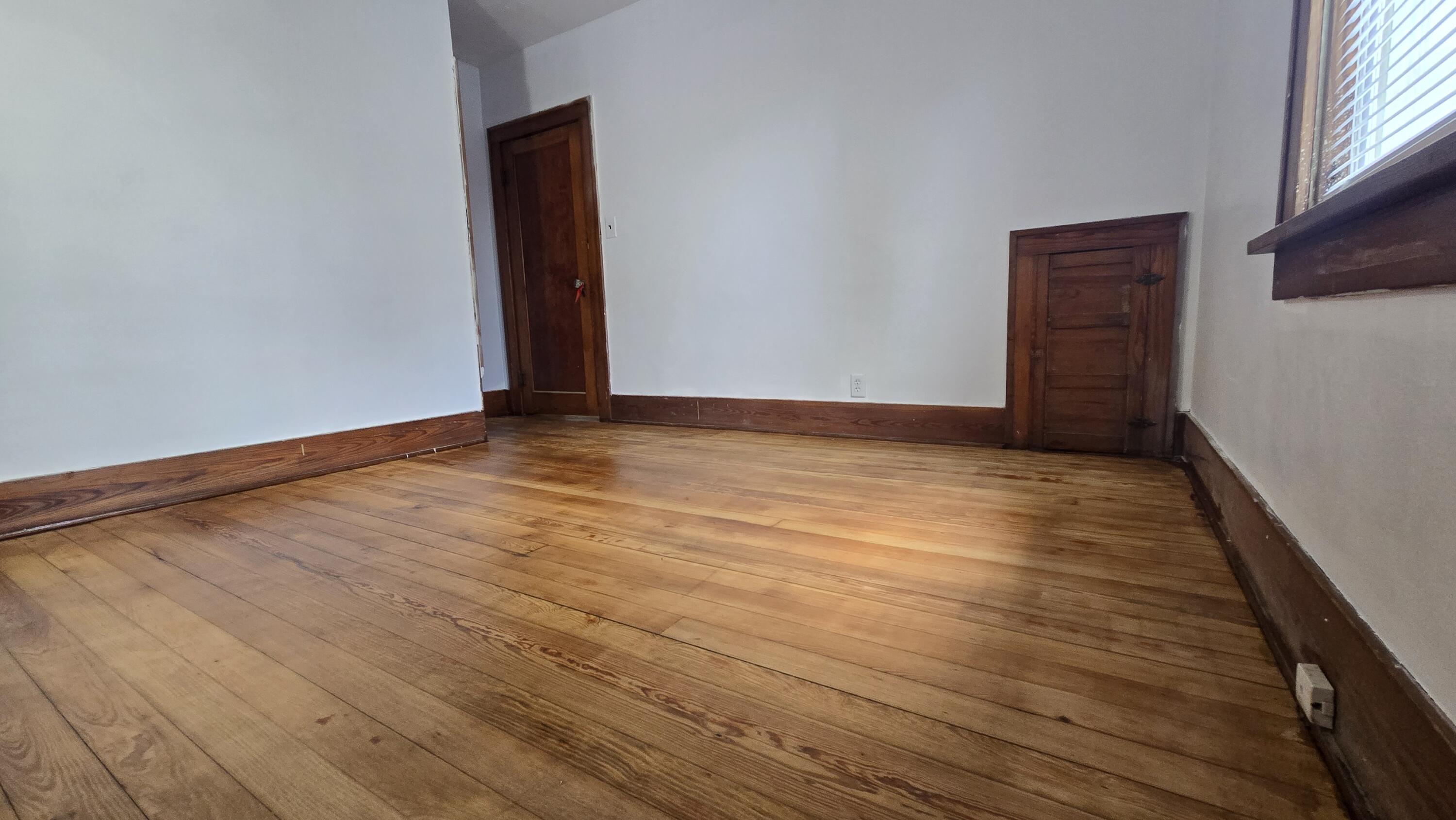 215 E Jane Street Property Photo 20