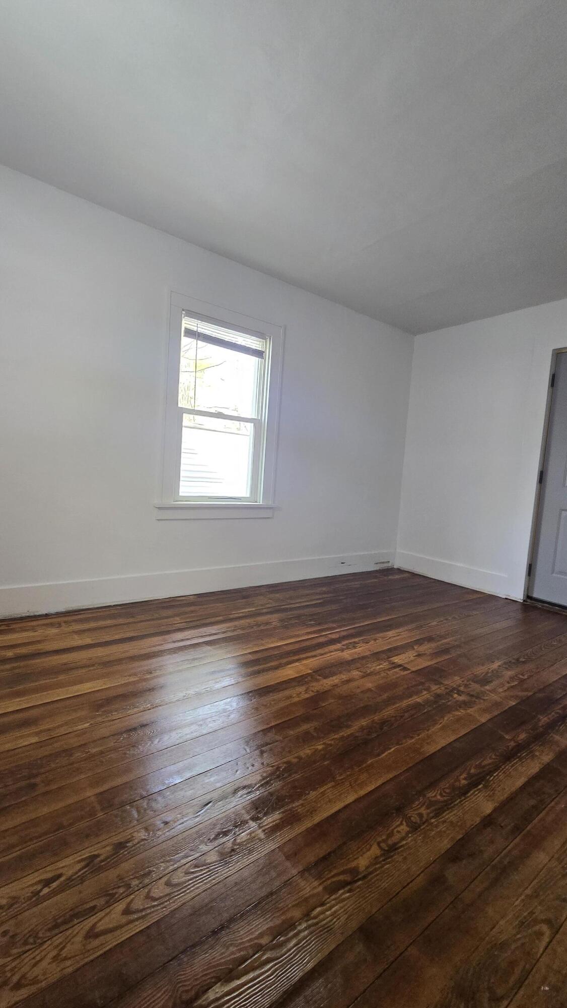 215 E Jane Street Property Photo 23