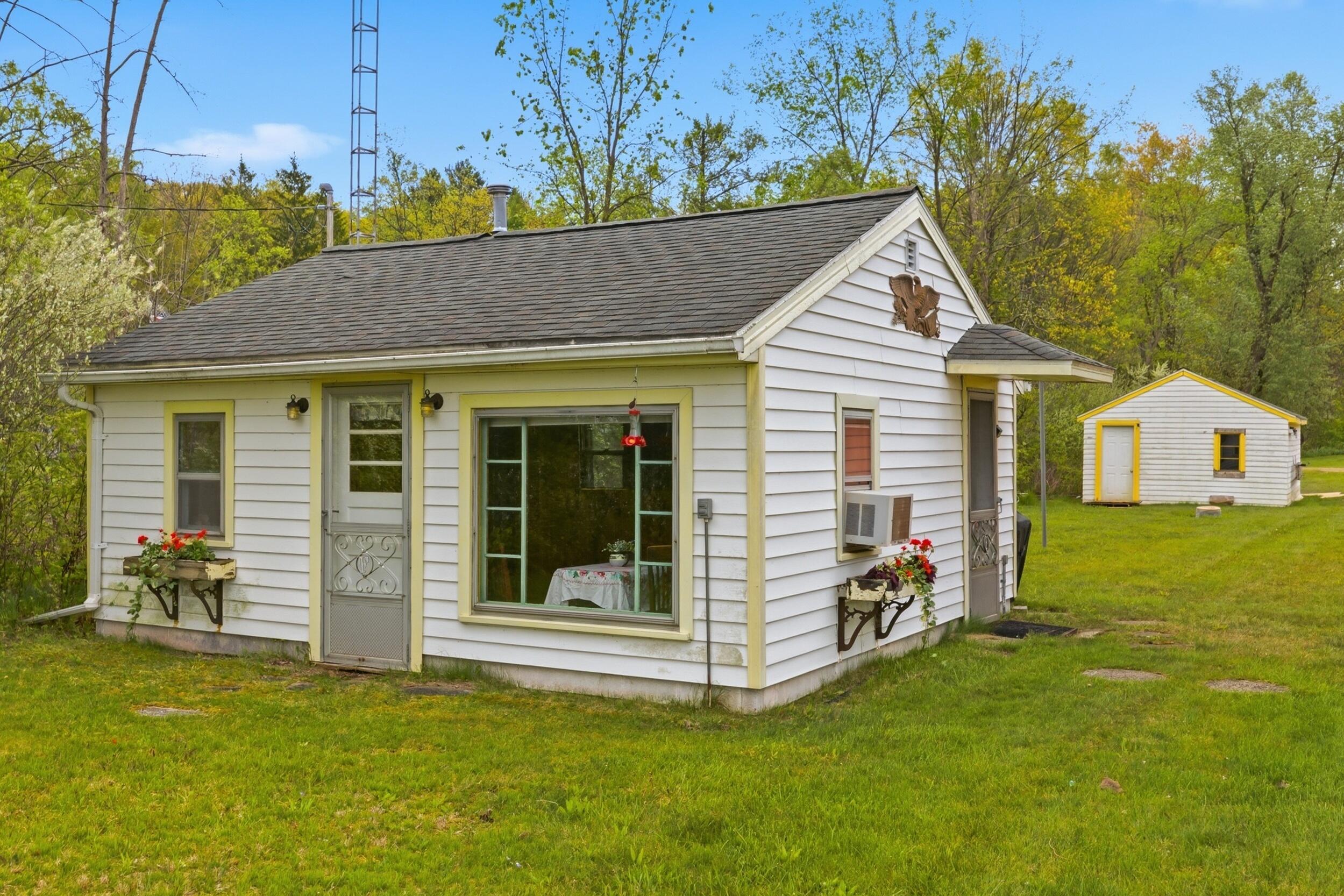 1196 Lakeview Drive Property Photo 1