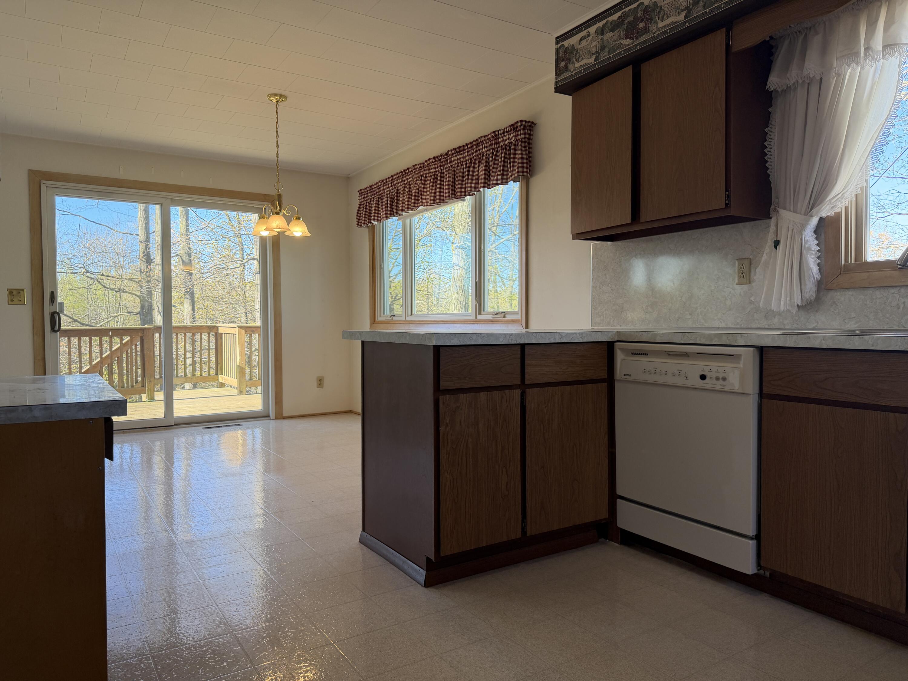 2290 E Warren Road Property Photo 3