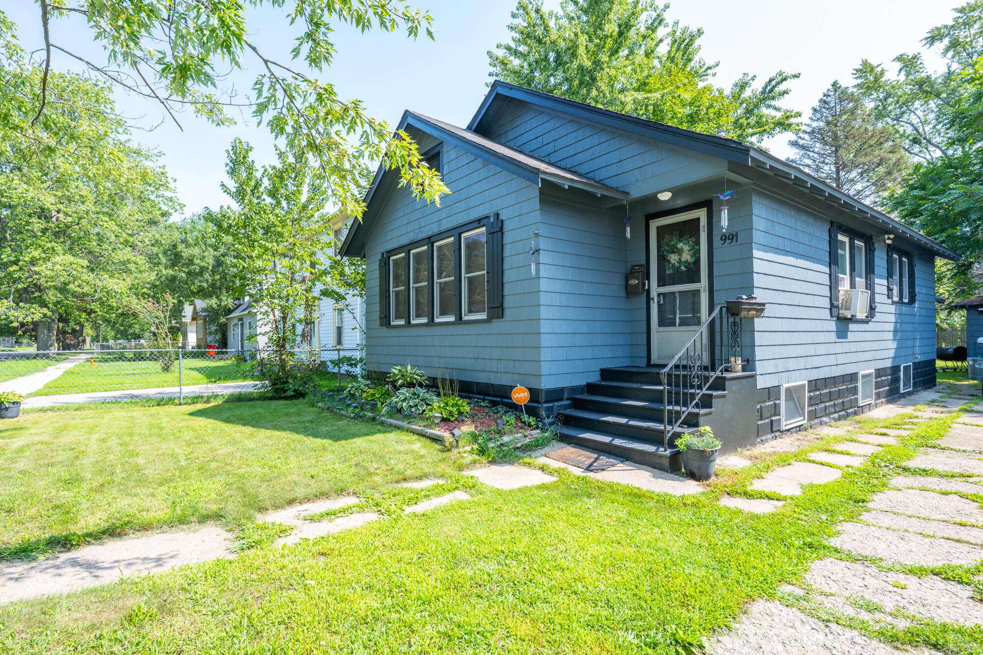 991 Ogden Avenue Property Photo 1