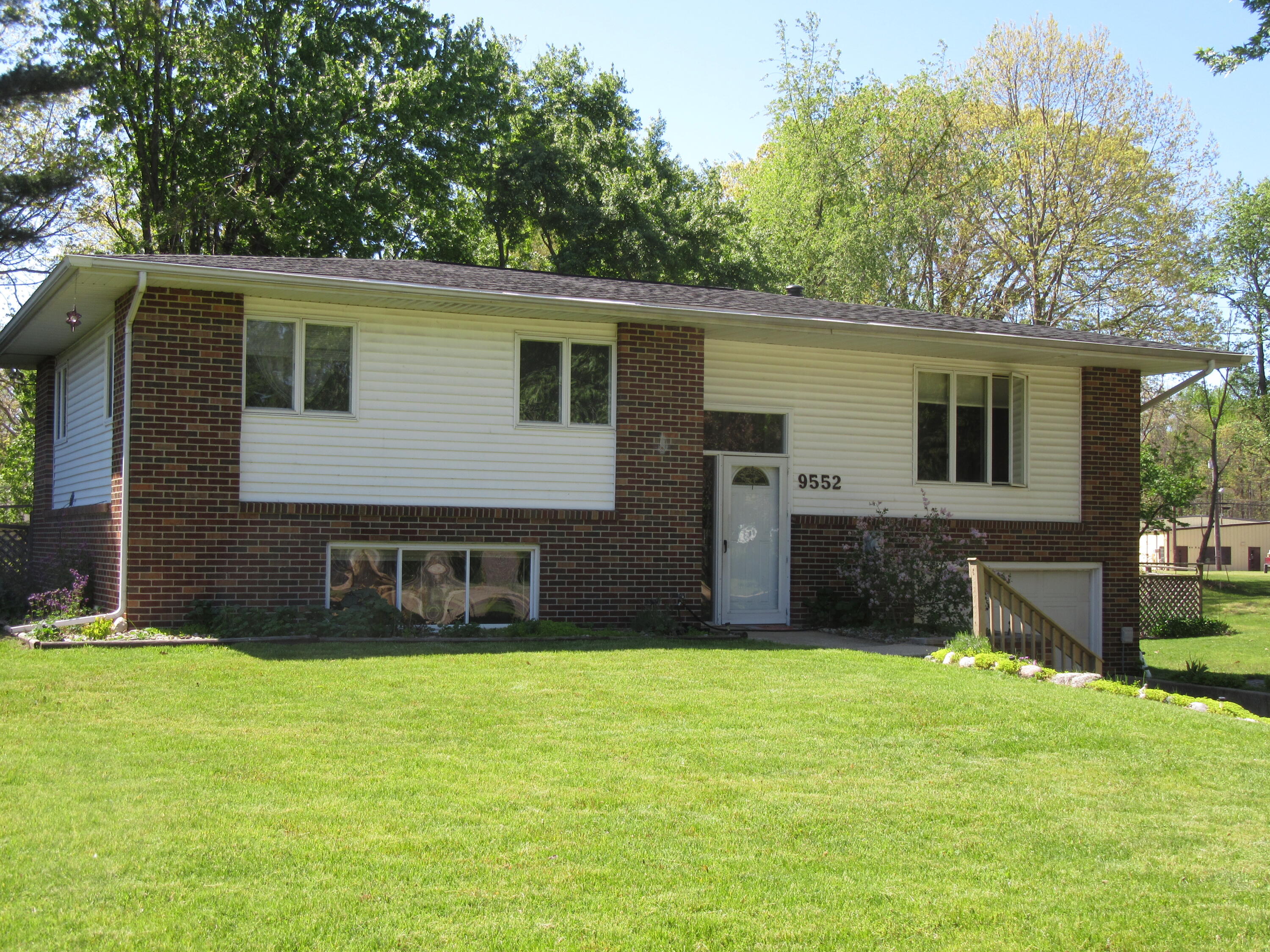 9552 Pine Street Property Photo 1