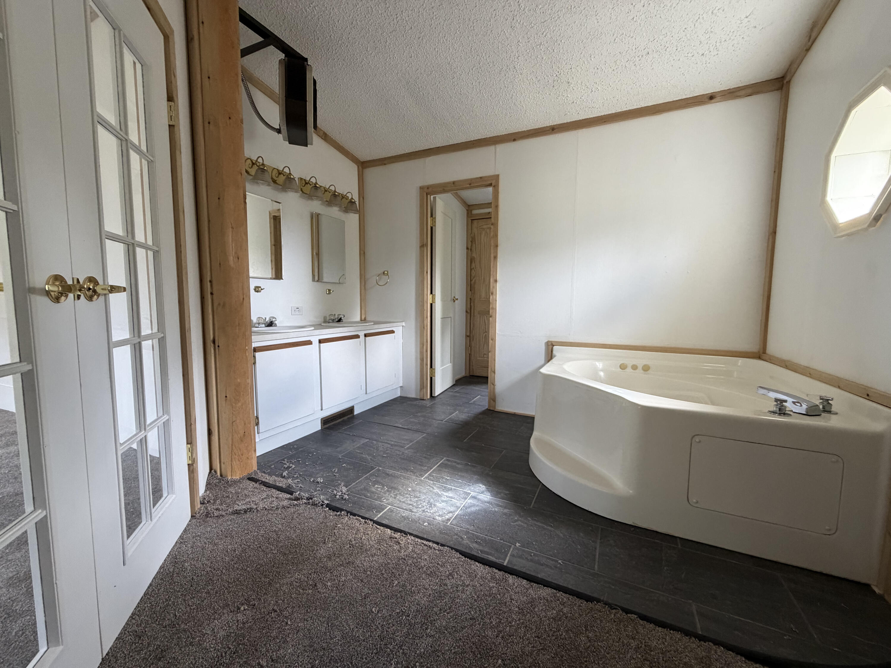 1040 Main Drive Property Photo 10