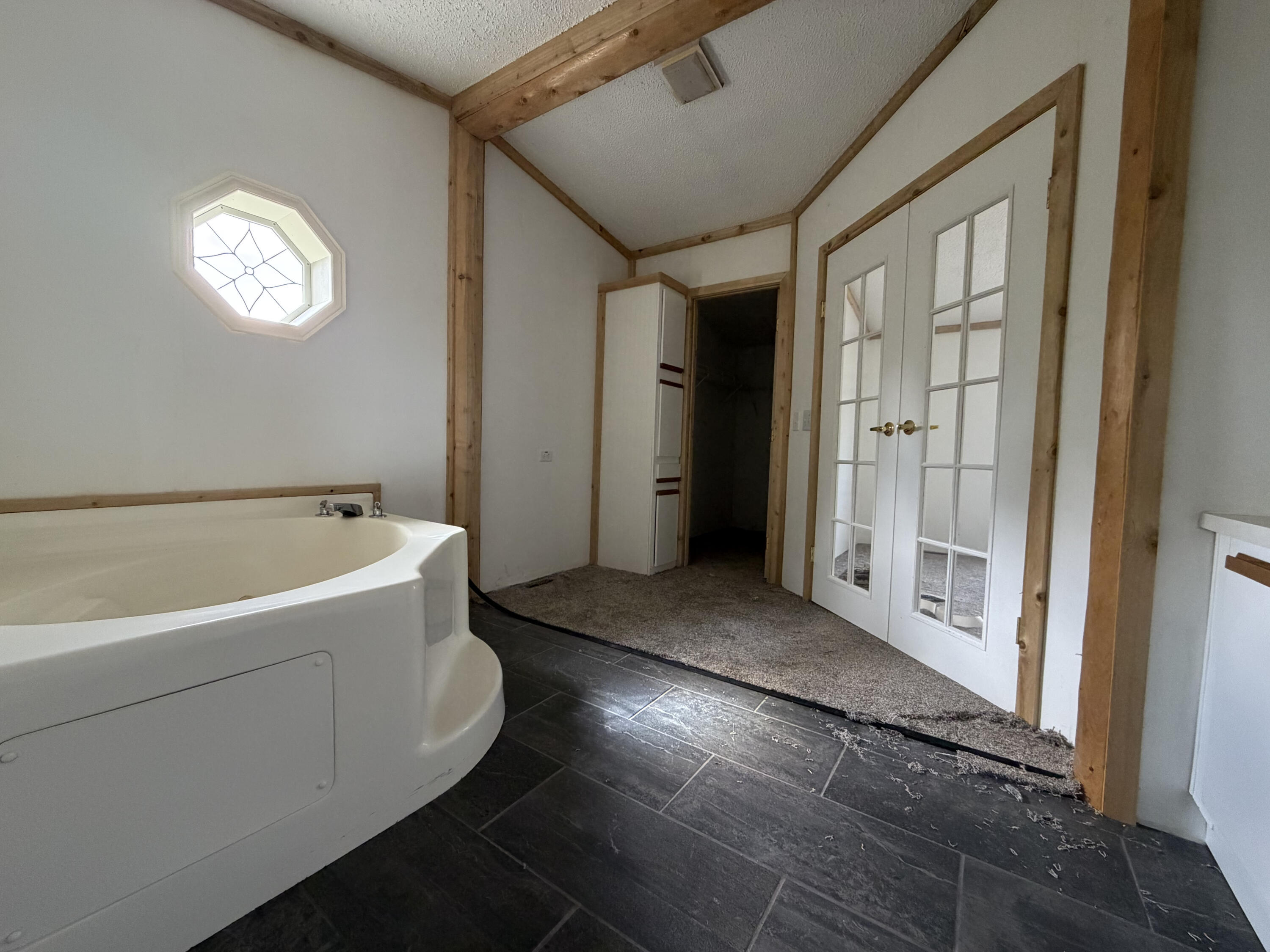 1040 Main Drive Property Photo 11