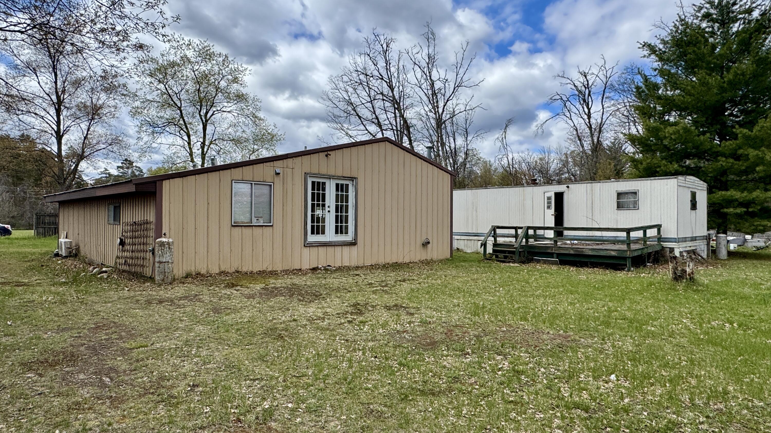 1496 17 Mile Road Property Photo 10