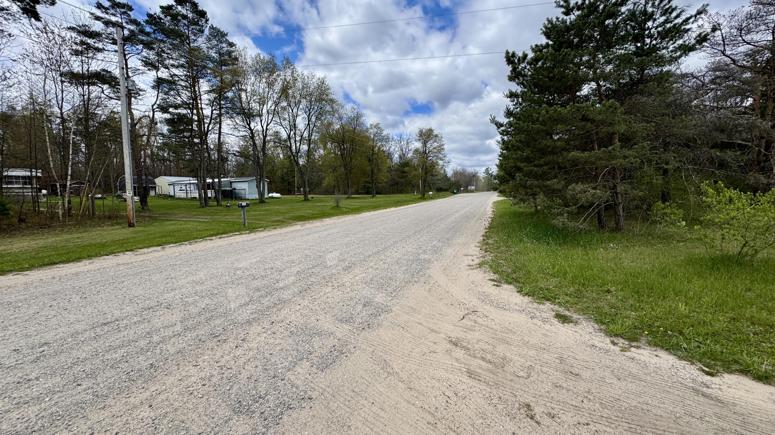 1496 17 Mile Road Property Photo 22