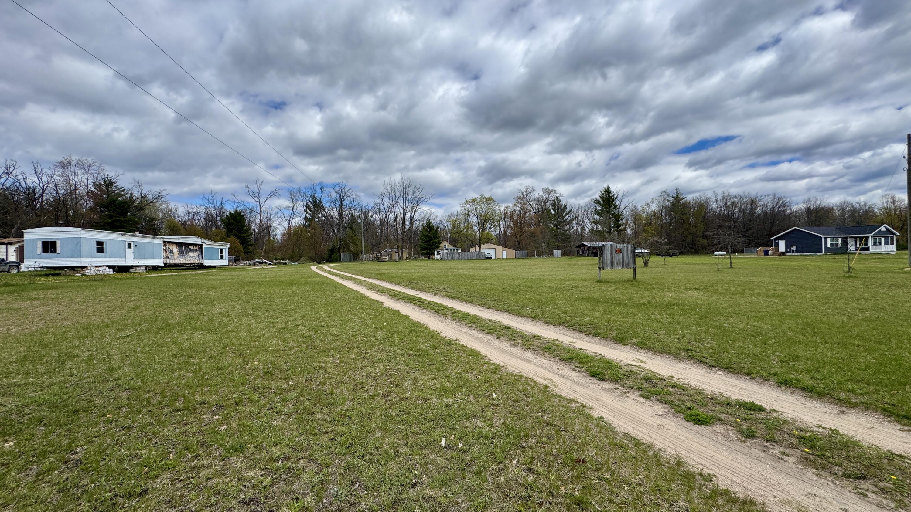 1496 17 Mile Road Property Photo 23
