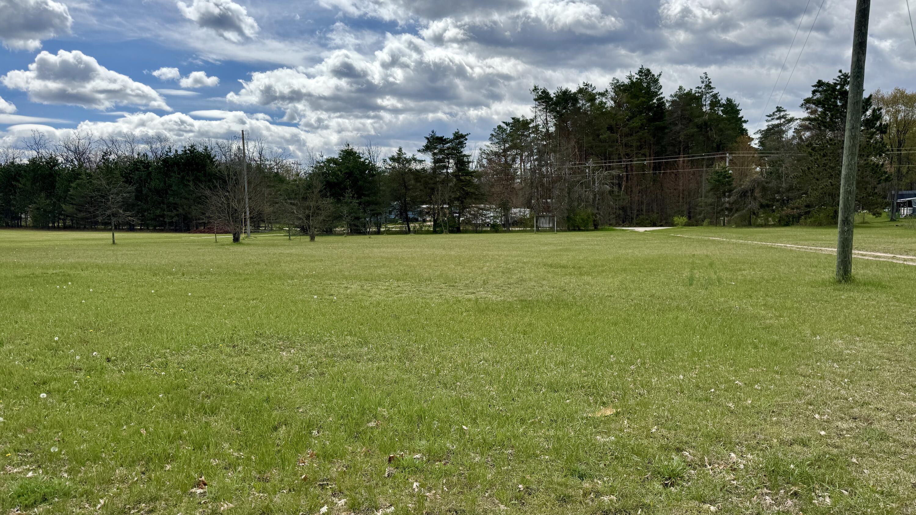 1496 17 Mile Road Property Photo 24
