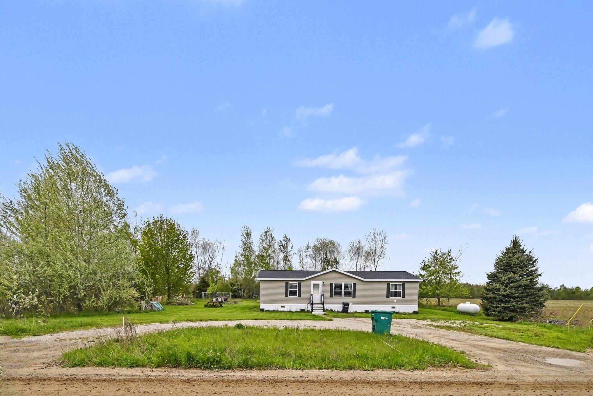 10952 Frost Road Property Photo 3