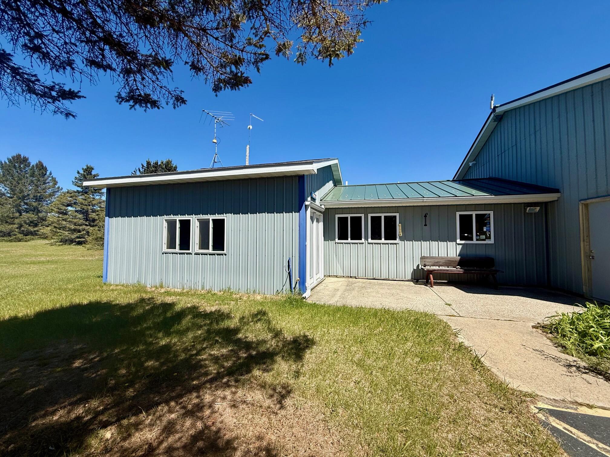 5555 E 13 Mile Road Property Photo 4